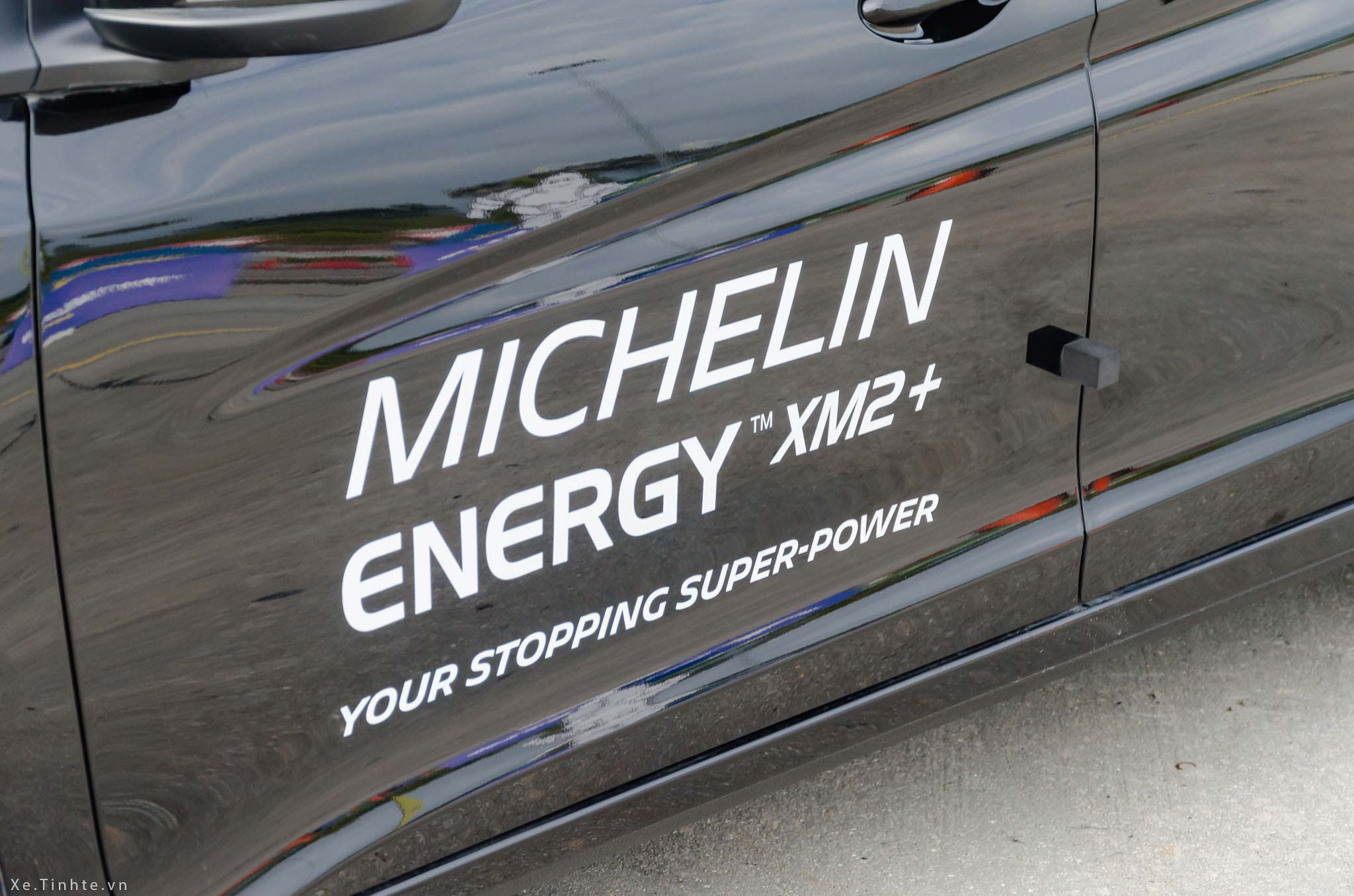 Lop_xe_Michelin_Energy_XM2+_Xe_Tinhte (3).jpg
