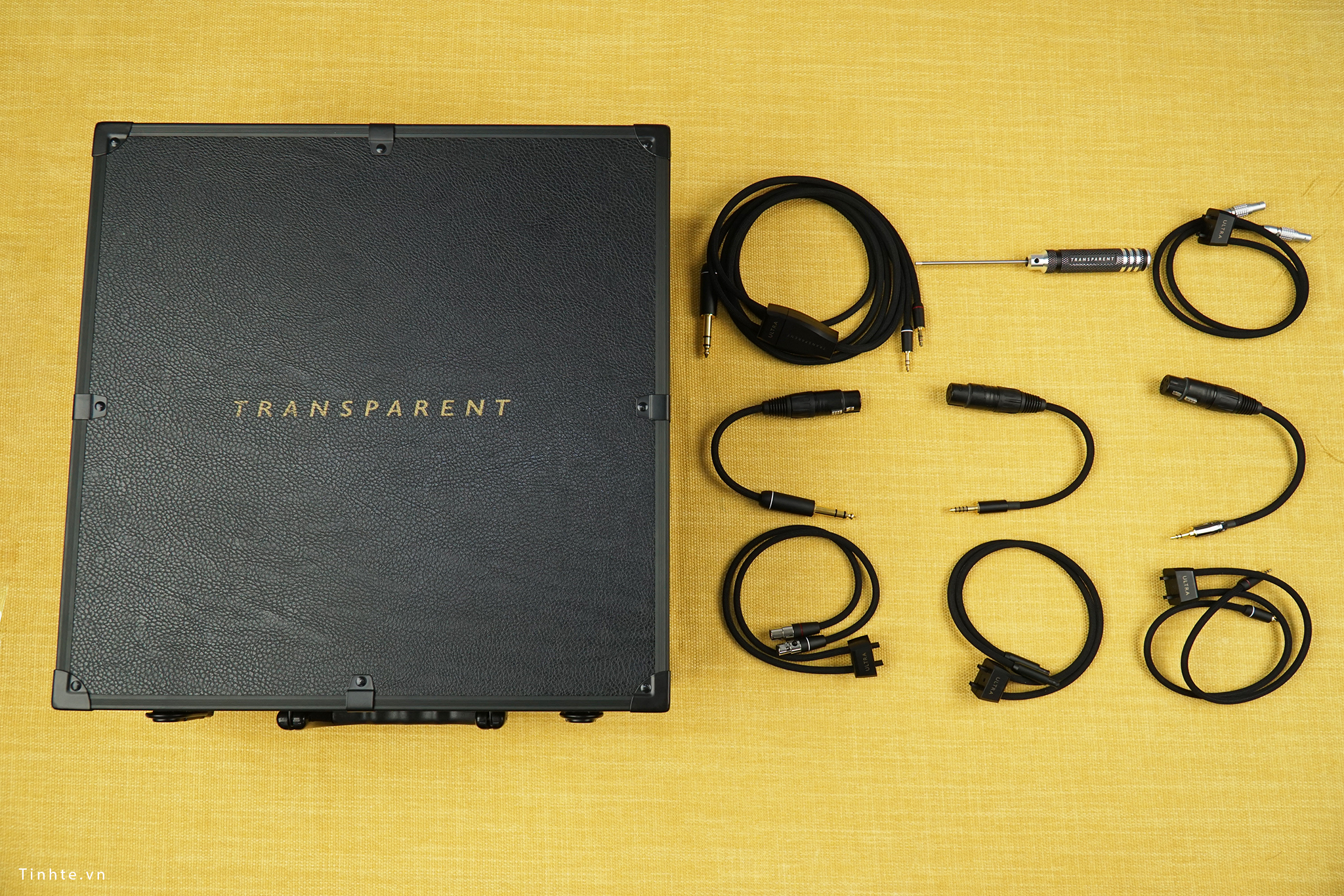 tinhte_transparent_ultra_headphone_cable.jpg