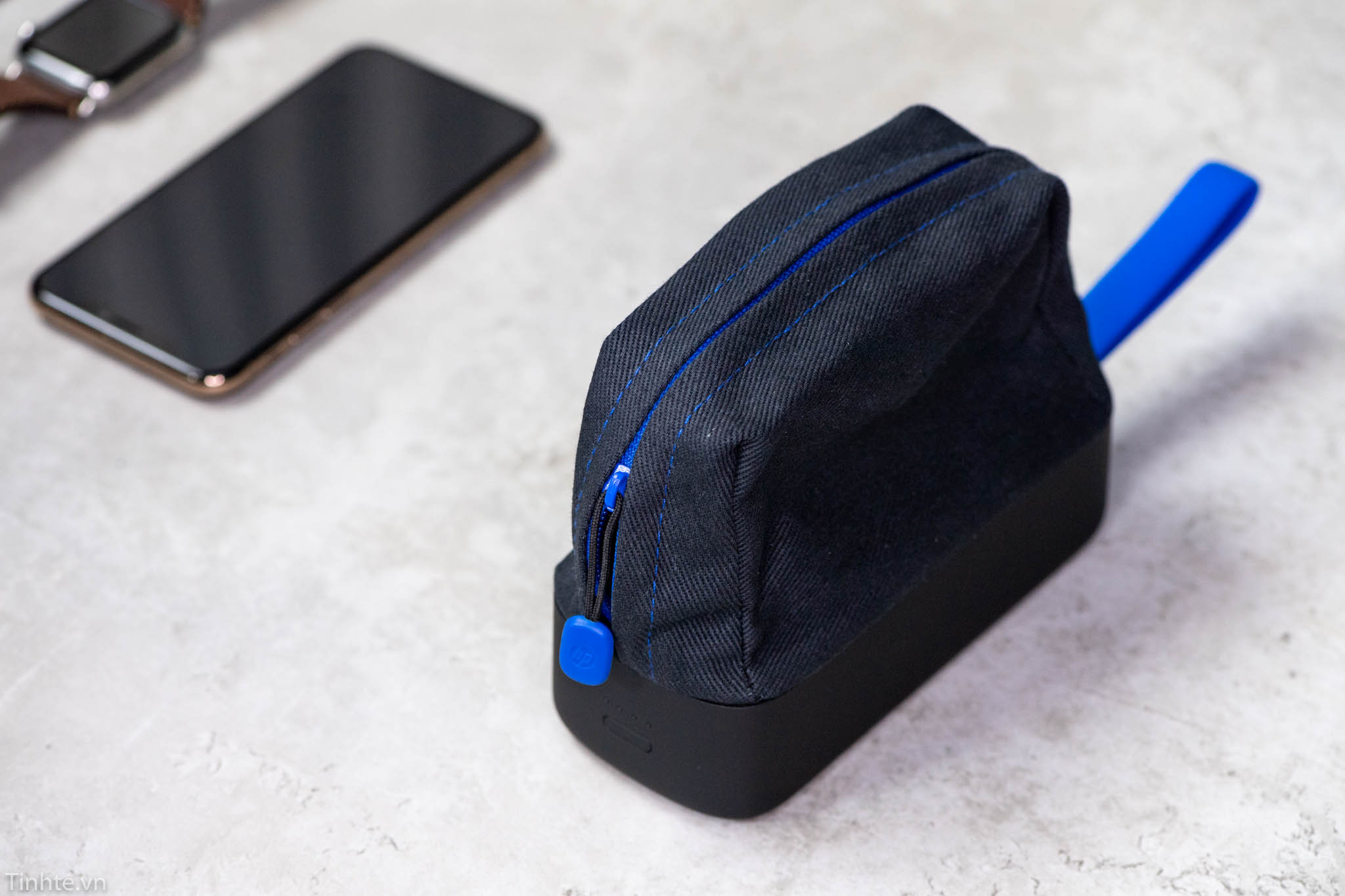 Trên tay sạc dự phòng HP Power Pack Plus 18000, tích hợp túi, kèm sạc