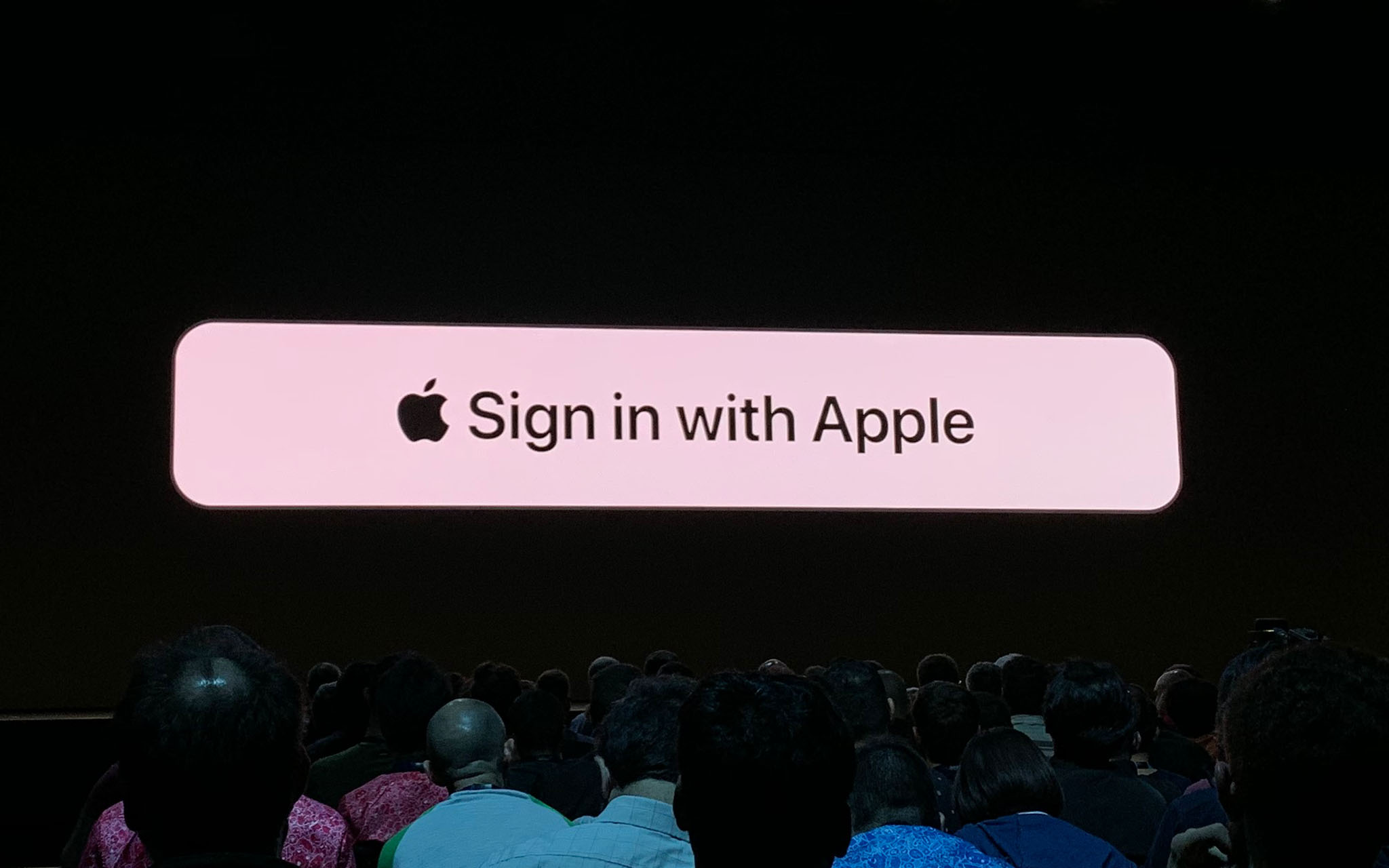 Singing apple. Sign in with Apple. Sing in with Apple. Continue with Apple кнопка.