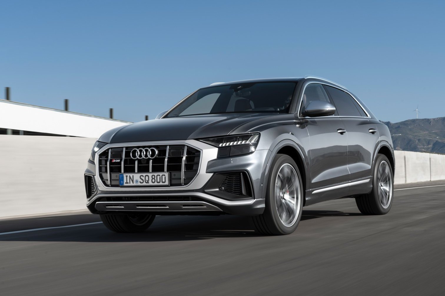 2020-audi-sq8-1.jpg