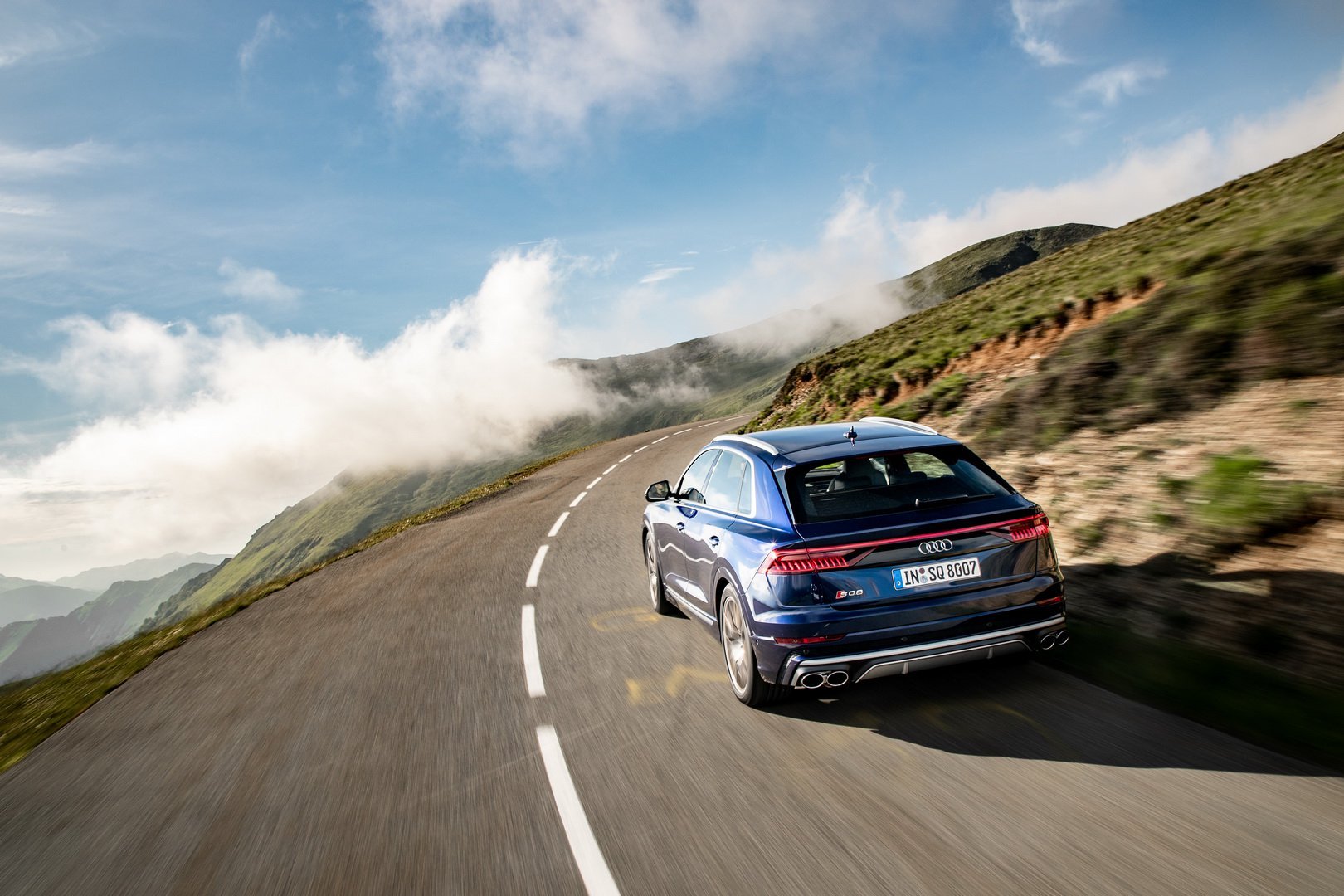 2020-audi-sq8-14.jpg