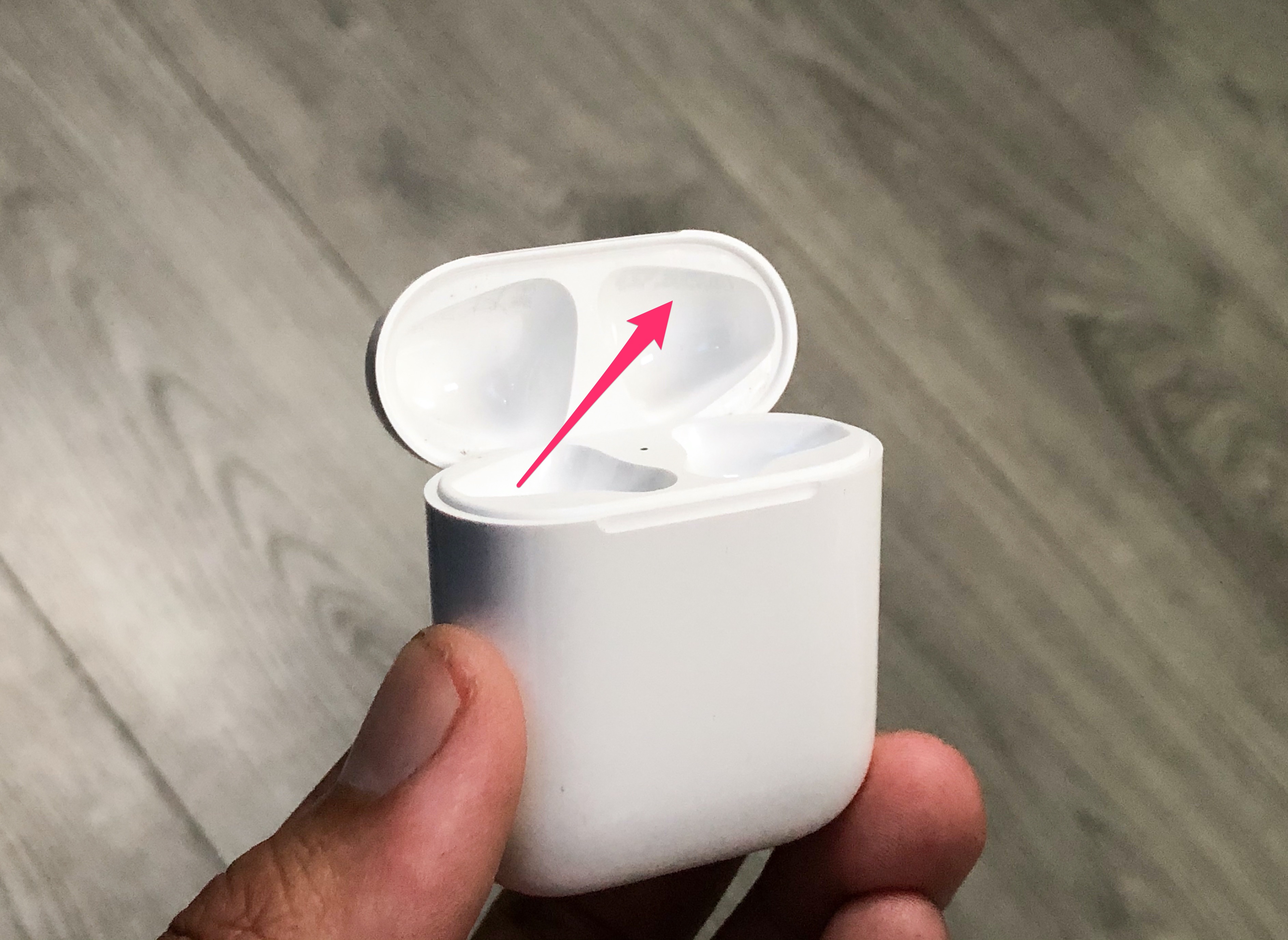 AirPods_charging_case.jpg