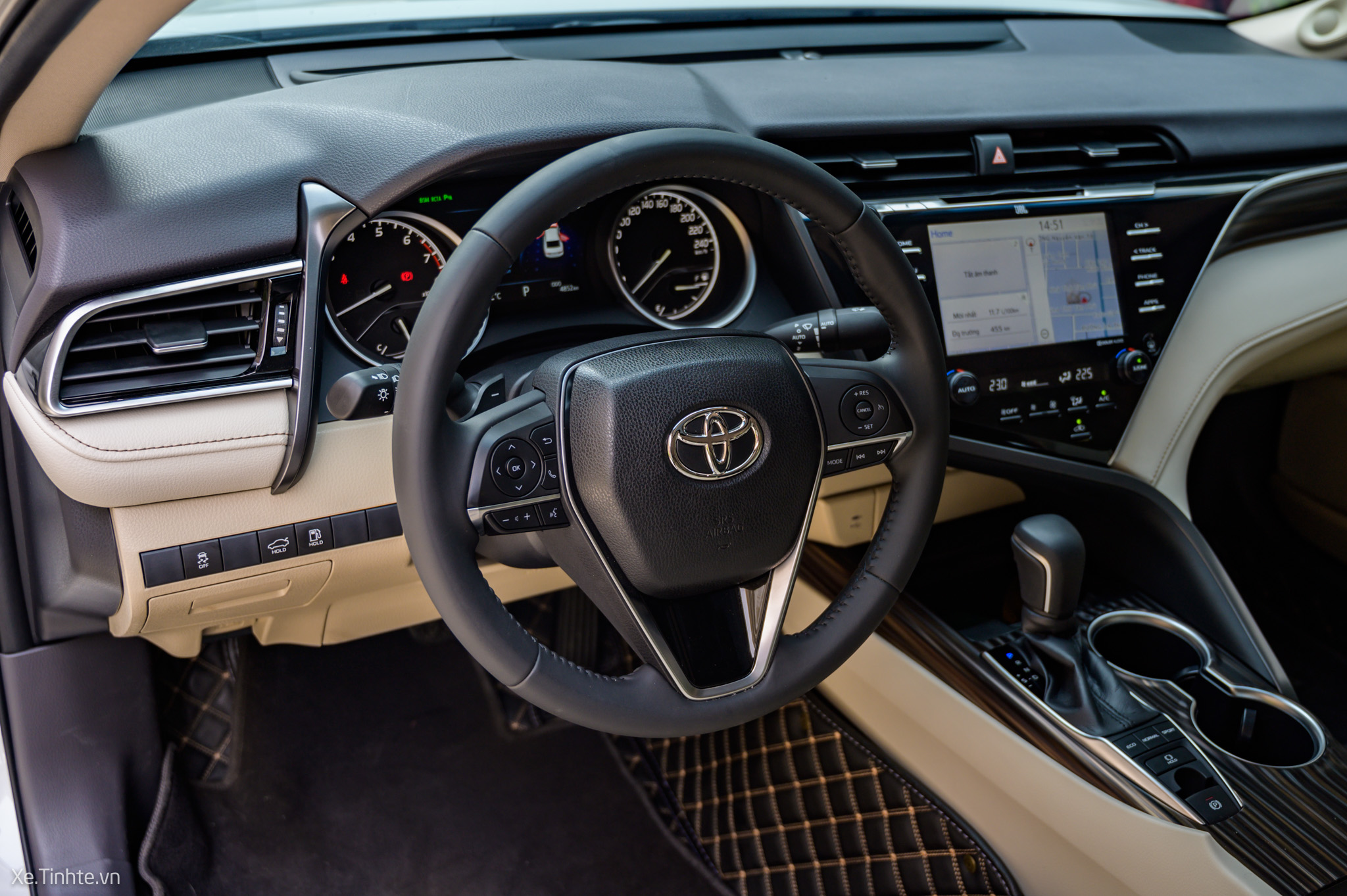 Tinhte-Toyota-Camry-2.5Q-2019-53.jpg
