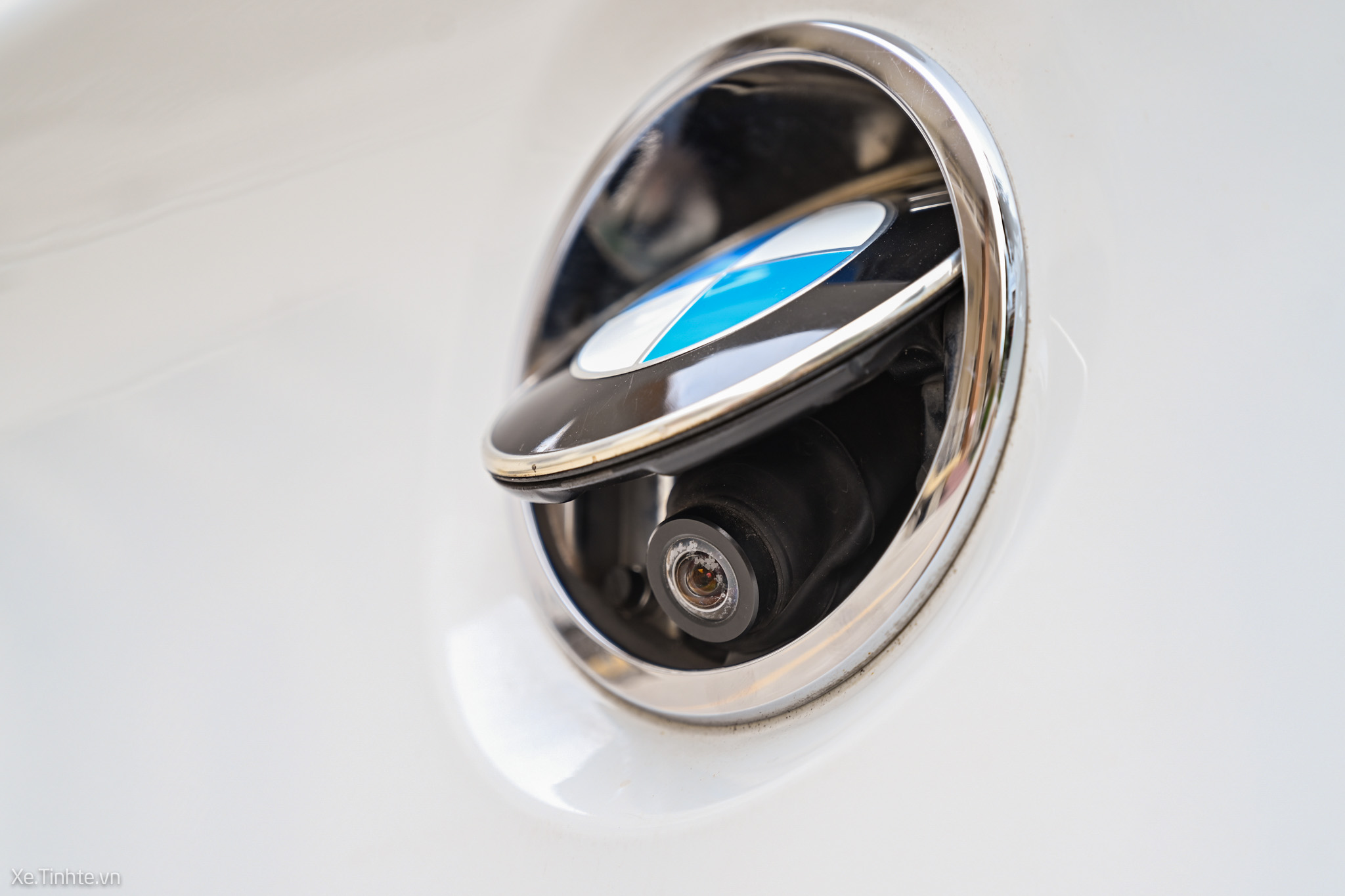 Camera-Trong-Logo-BMW-3.jpg