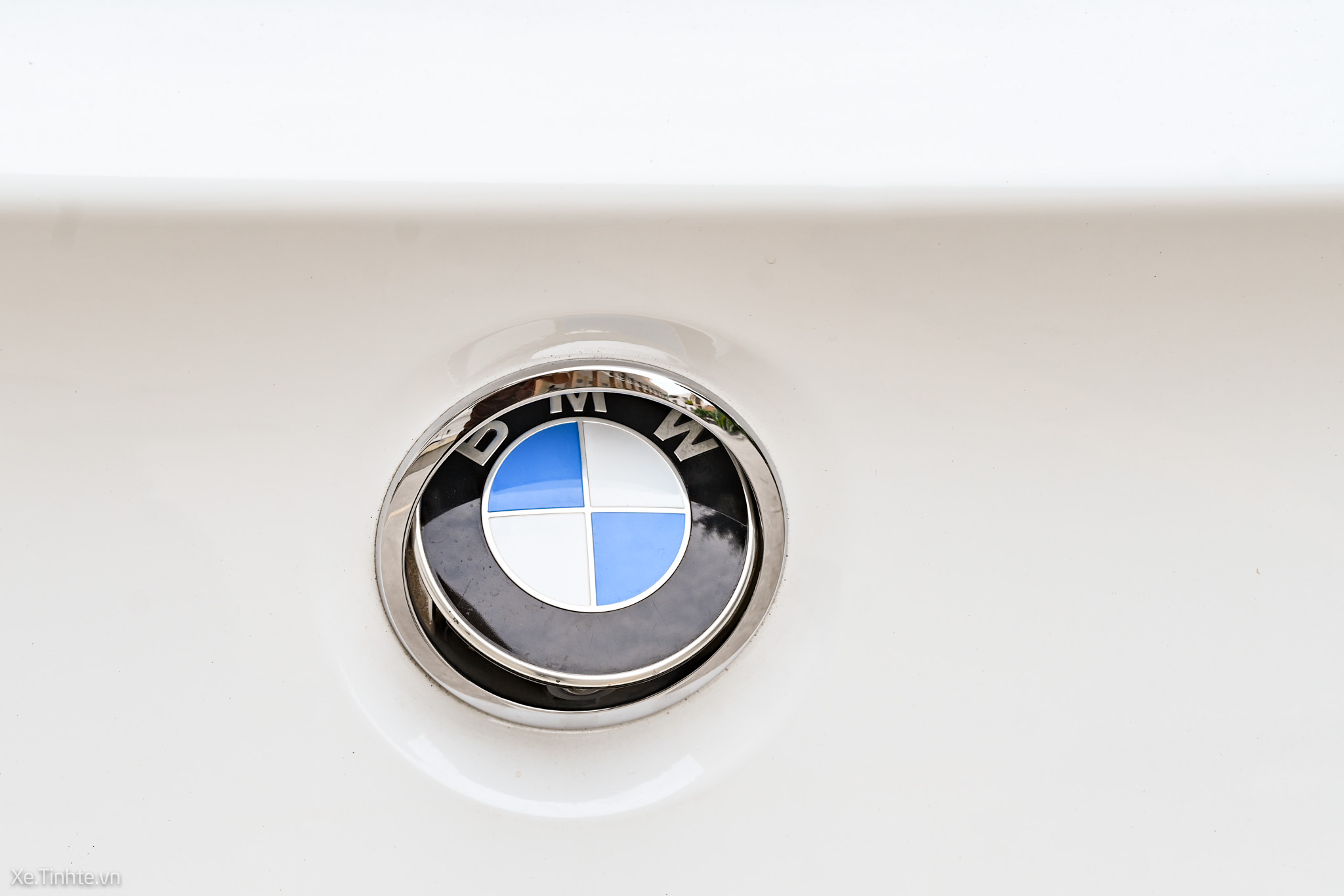 Camera-Trong-Logo-BMW-4.jpg