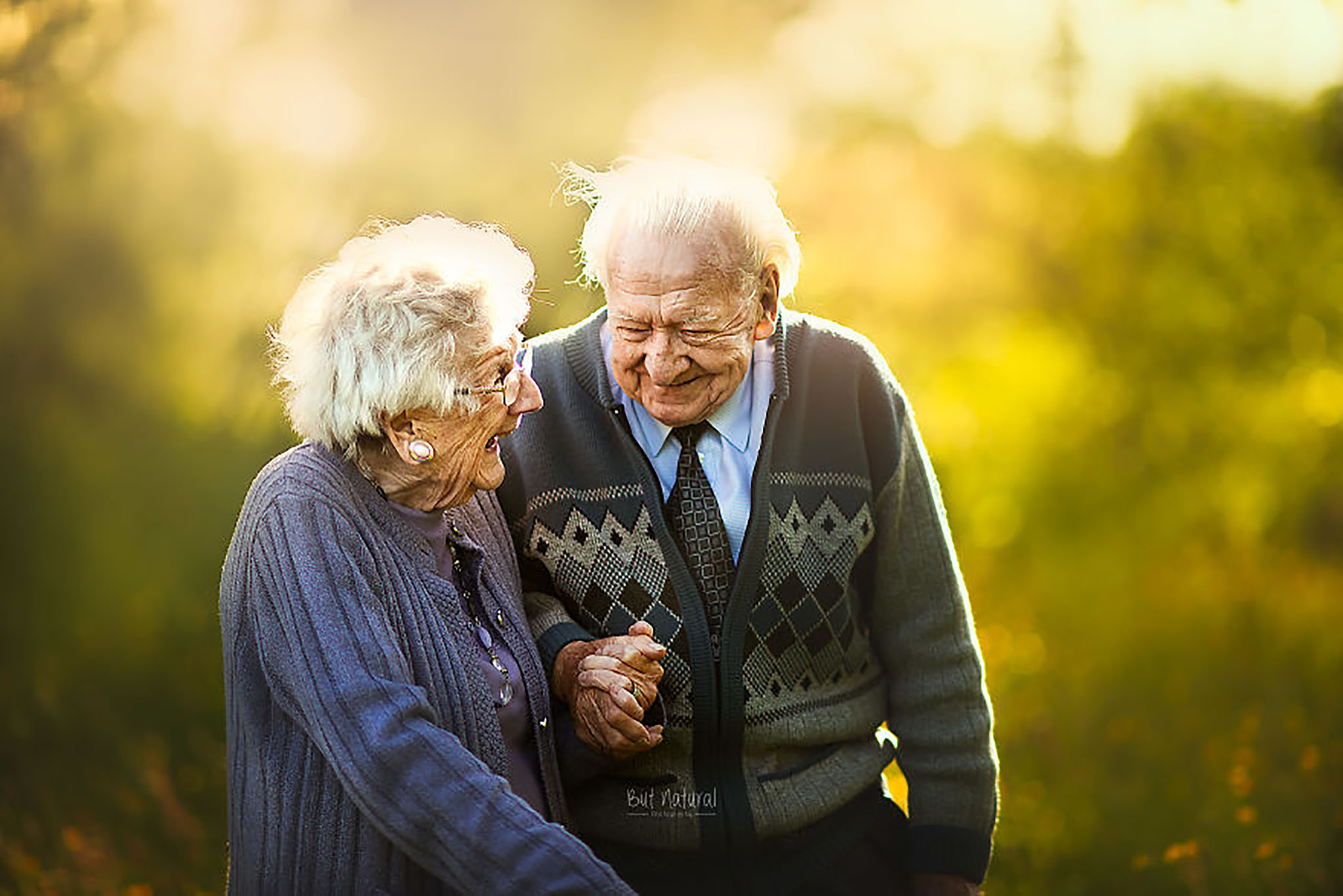 Xem ảnh các đôi vợ chồng già thể hiện tình yêu đáng ngưỡng mộ