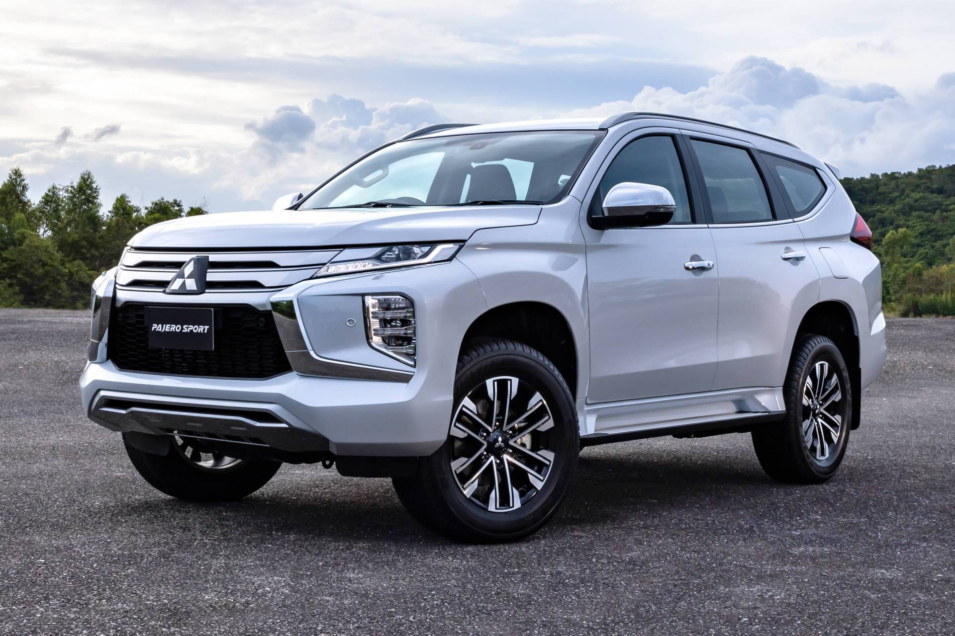 2020-mitsubishi-pajero-sport-3.jpg