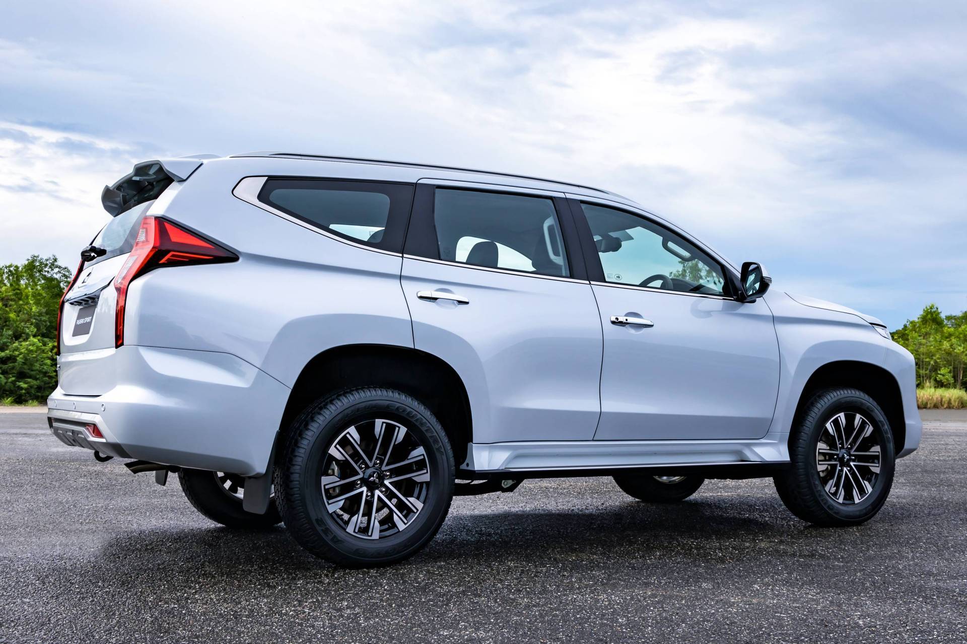 2020-mitsubishi-pajero-sport-15.jpg
