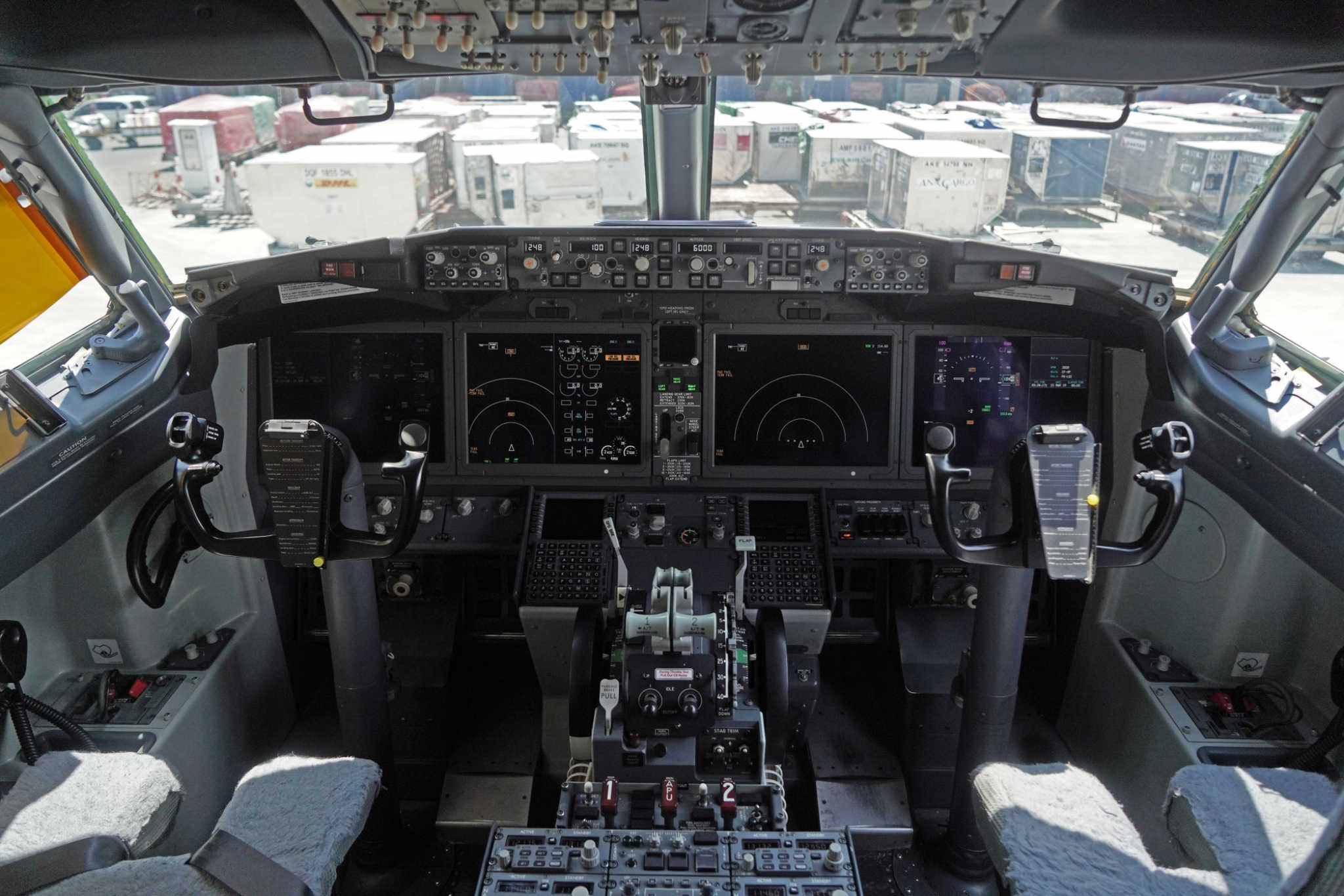 737MAX_cockpit.jpg