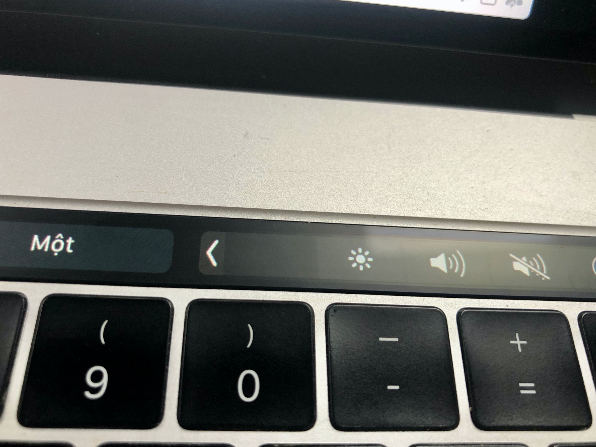 TouchBar_loi.jpg