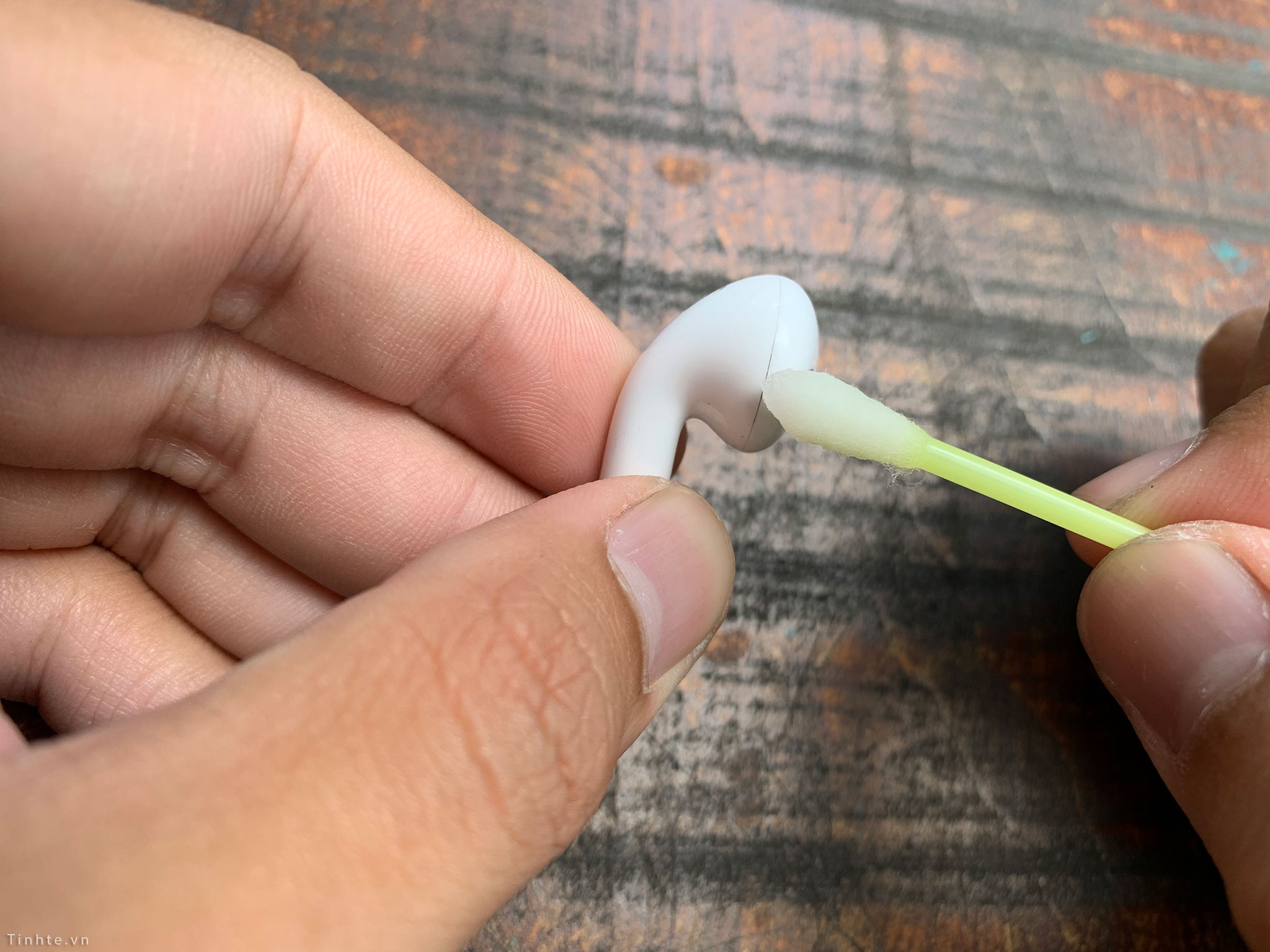 Ve_sinh_AirPods_Tinhte_6.jpg