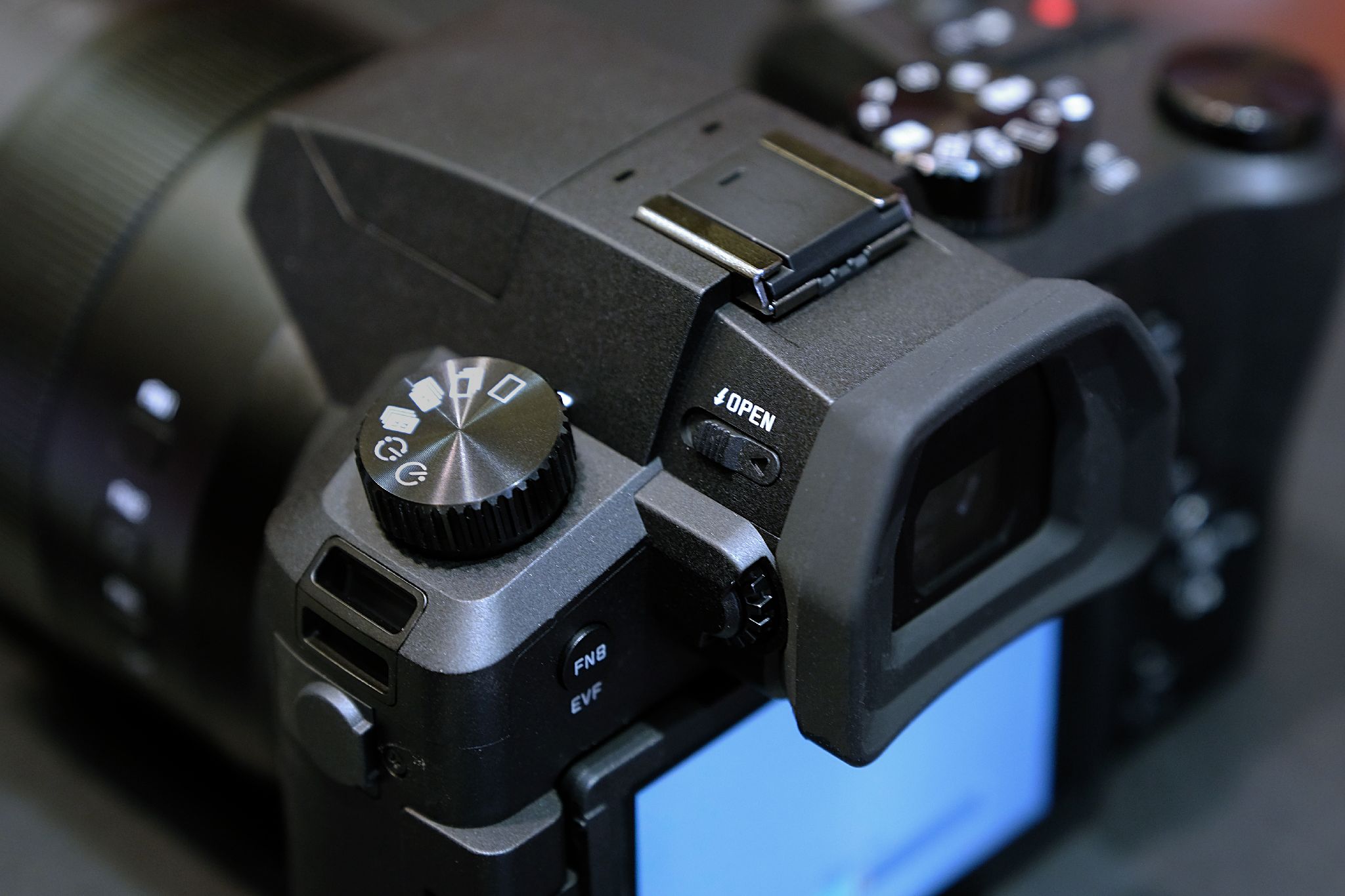 Leica V-Lux5-camera.tinhte.vn00013.JPG