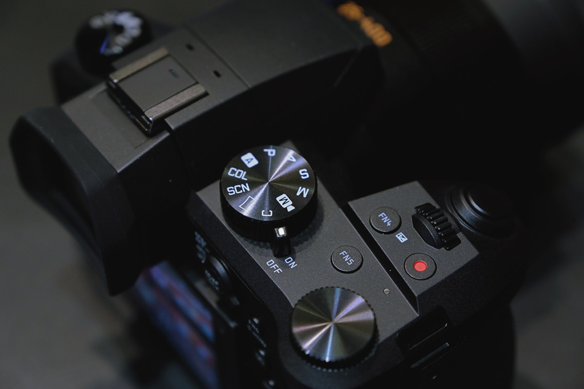 Leica V-Lux5-camera.tinhte.vn00005.JPG