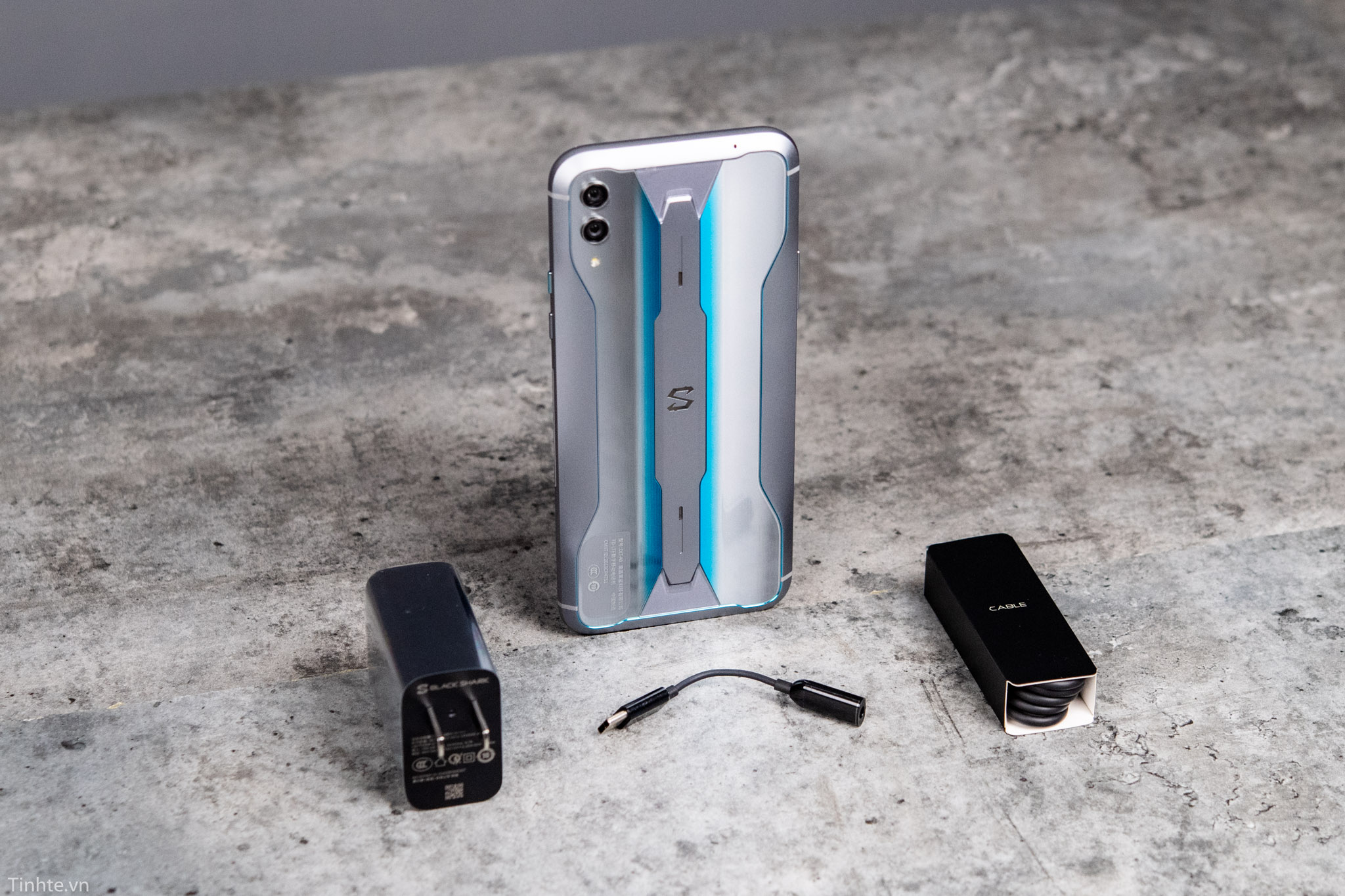 Trên tay Xiaomi Black Shark 2 Pro: smartphone chơi game!