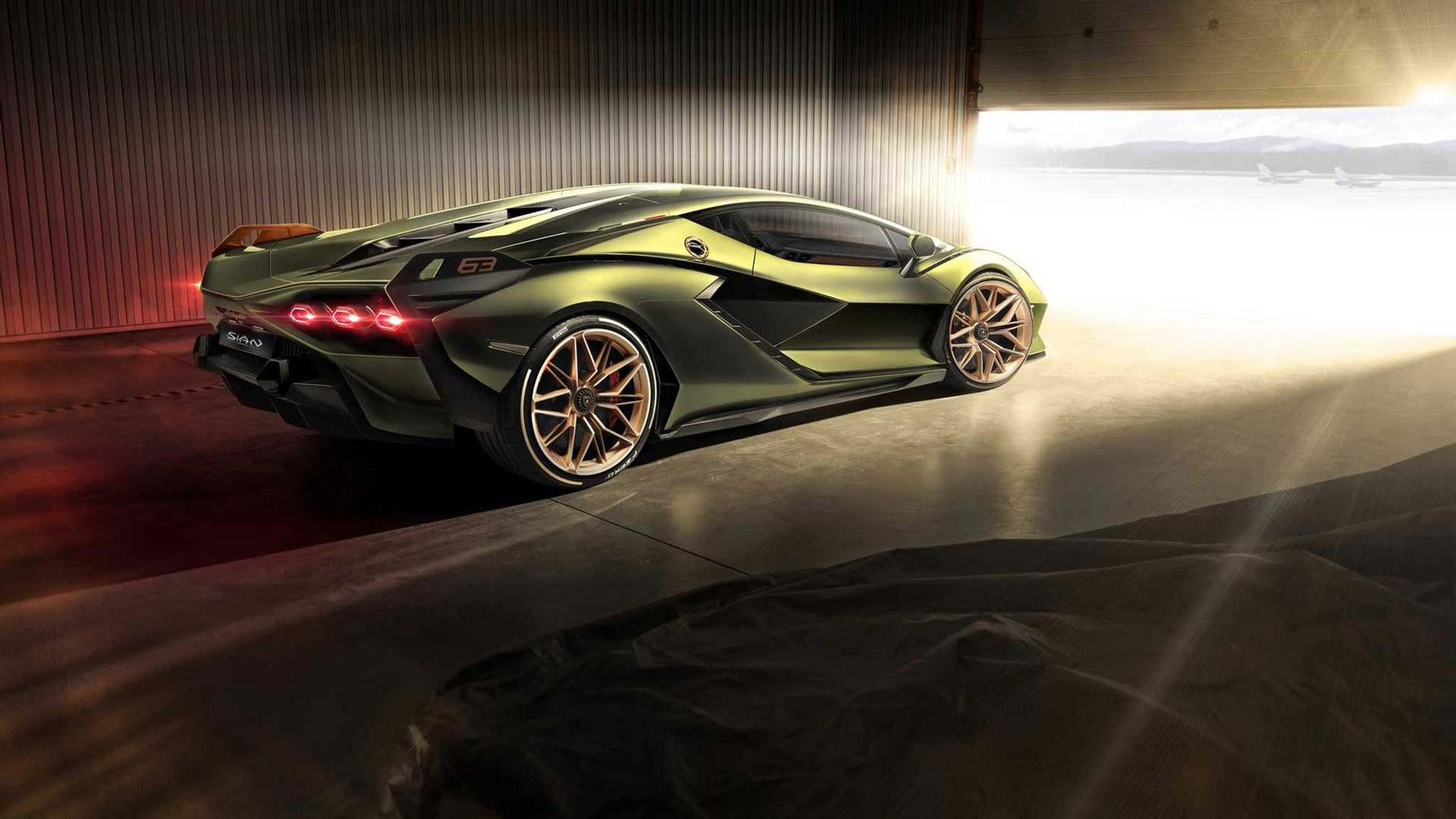Lamborghini SIÁN FKP 37 - siêu xe hybrid với động cơ V12 và motor điện dùng  siêu tụ điện