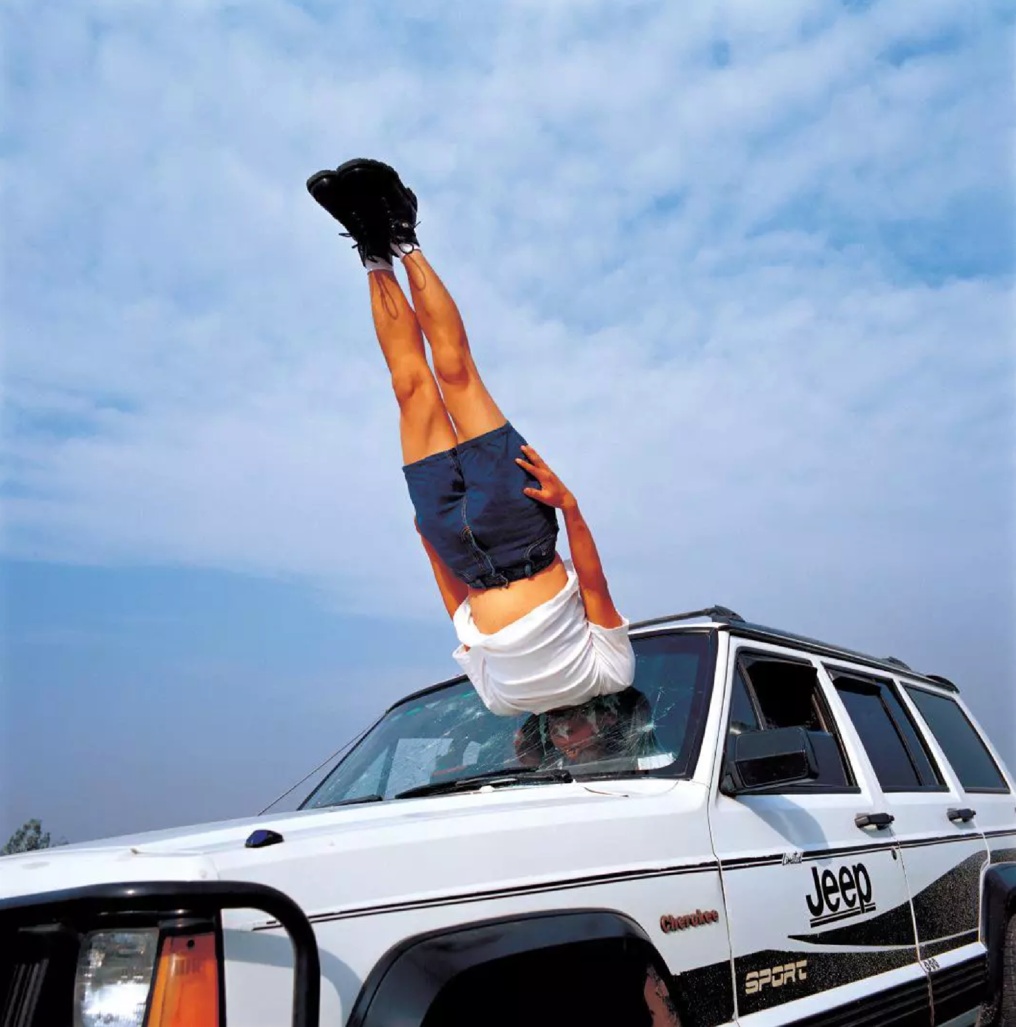 li-wei-falls-to-the-car.png