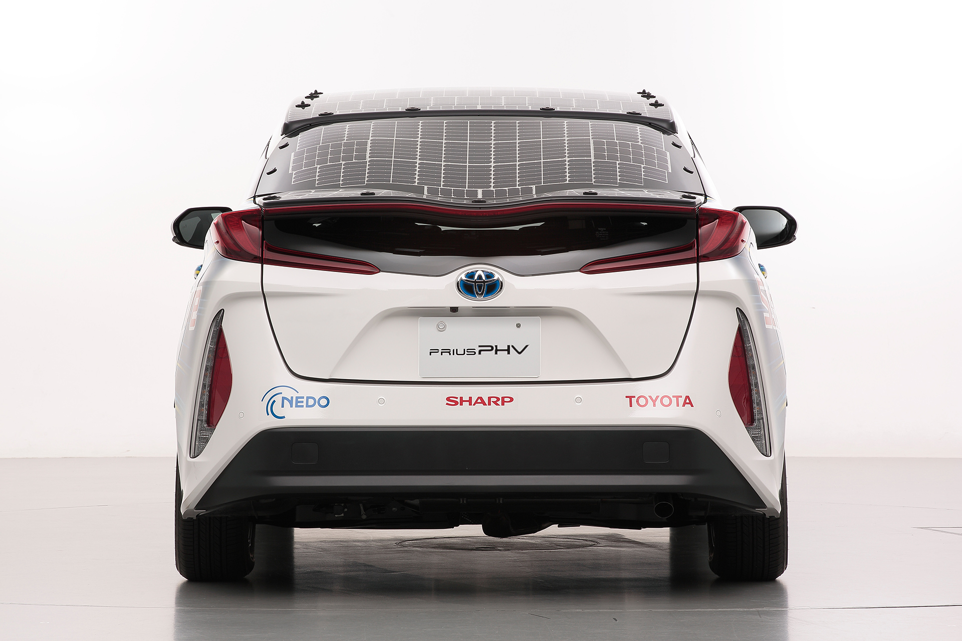toyota-prius-prime-phv-test-vehicle-with-solar-panels-in-japan_100707142_h.jpg