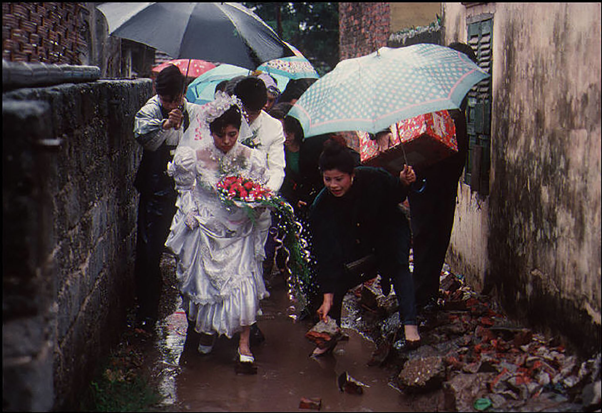 00012bruno-barbey-vietnam-1994-1995.jpg