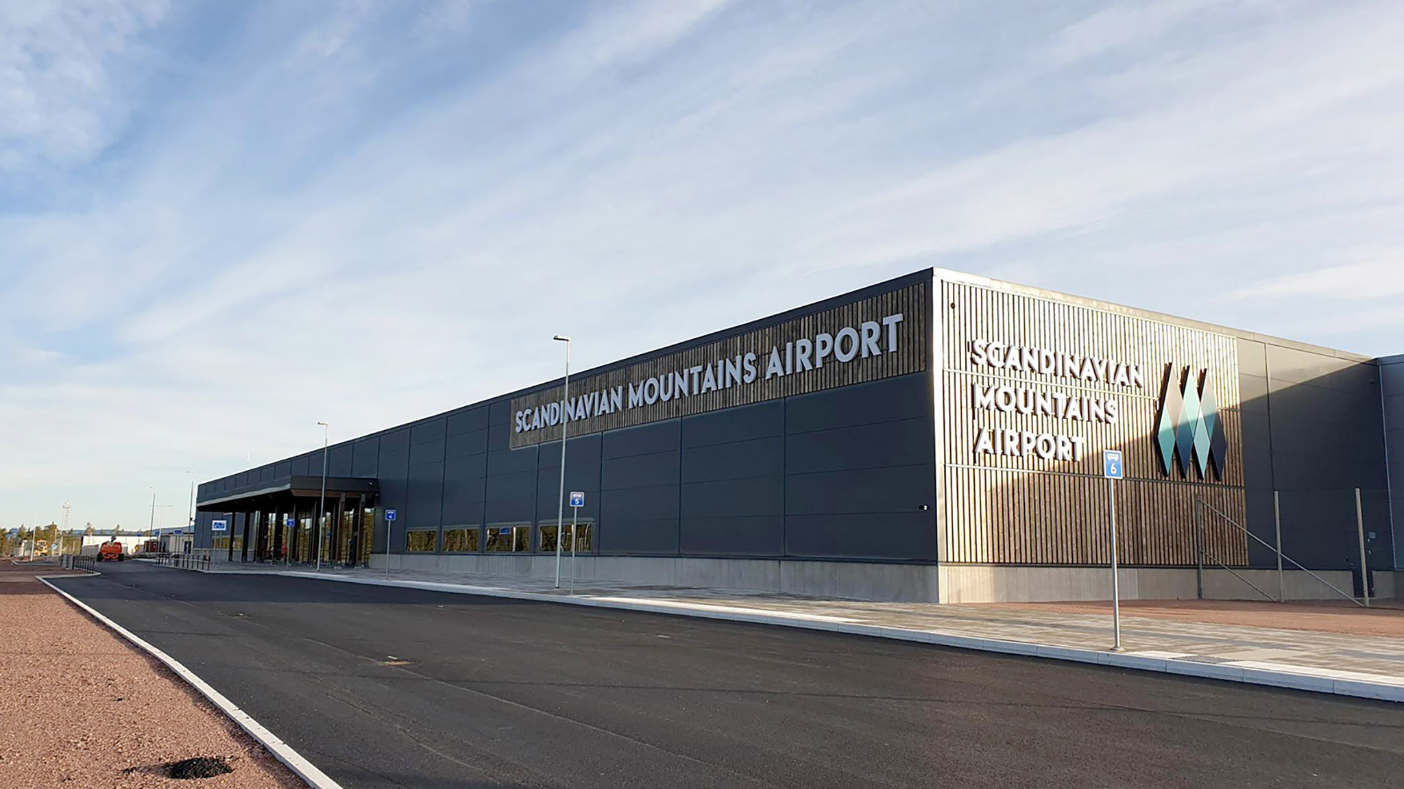 Scandinavian_Mountains_Airport.jpg