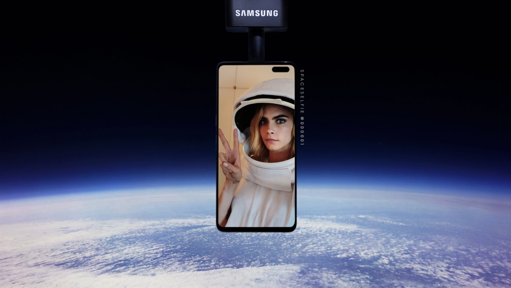 Samsung-SpaceSelfie_main_1.jpg