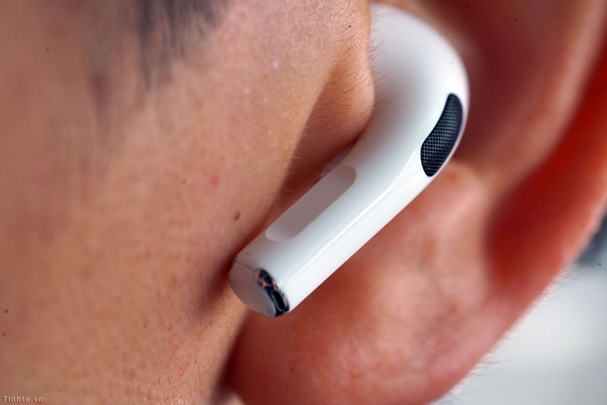 Airpods шипит наушник