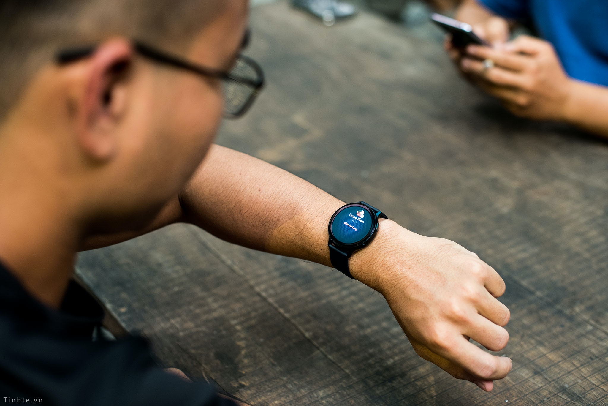 Как на часы самсунг установить мир пей. Samsung Galaxy watch 2. Самсунг галакси вотч 44мм на руке. Мужские часы самсунг Galaxy Актив 2. Samsung Galaxy watch Active 2 на руке.
