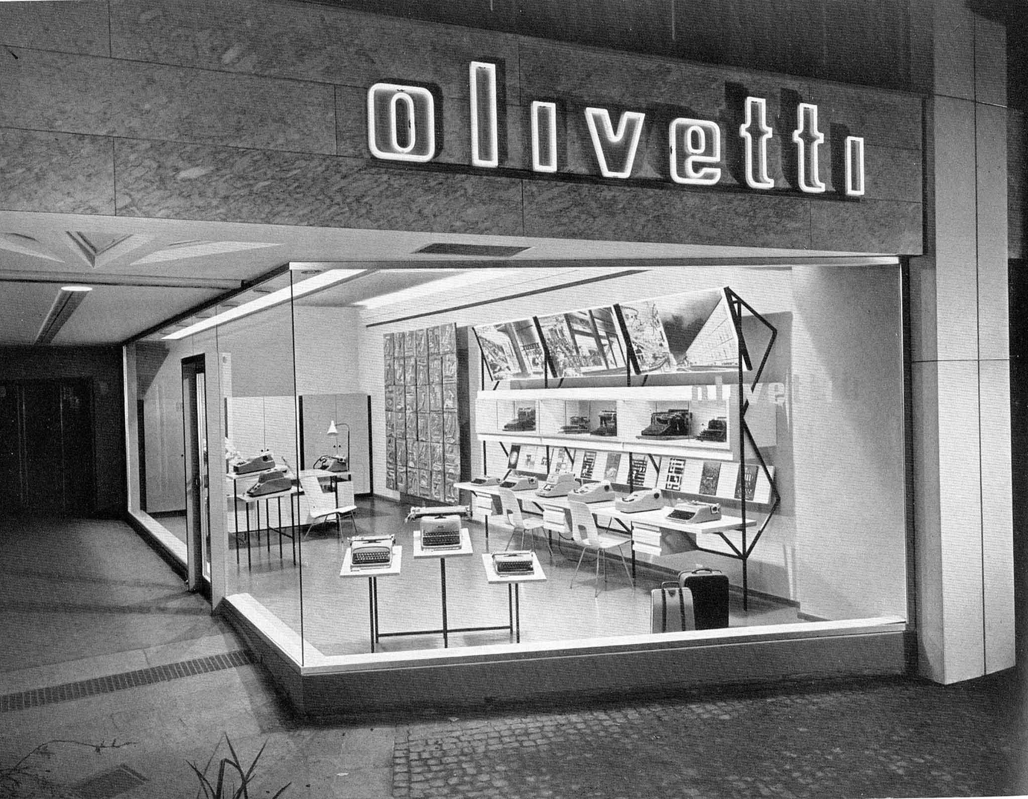 Olivetti_booth.jpg