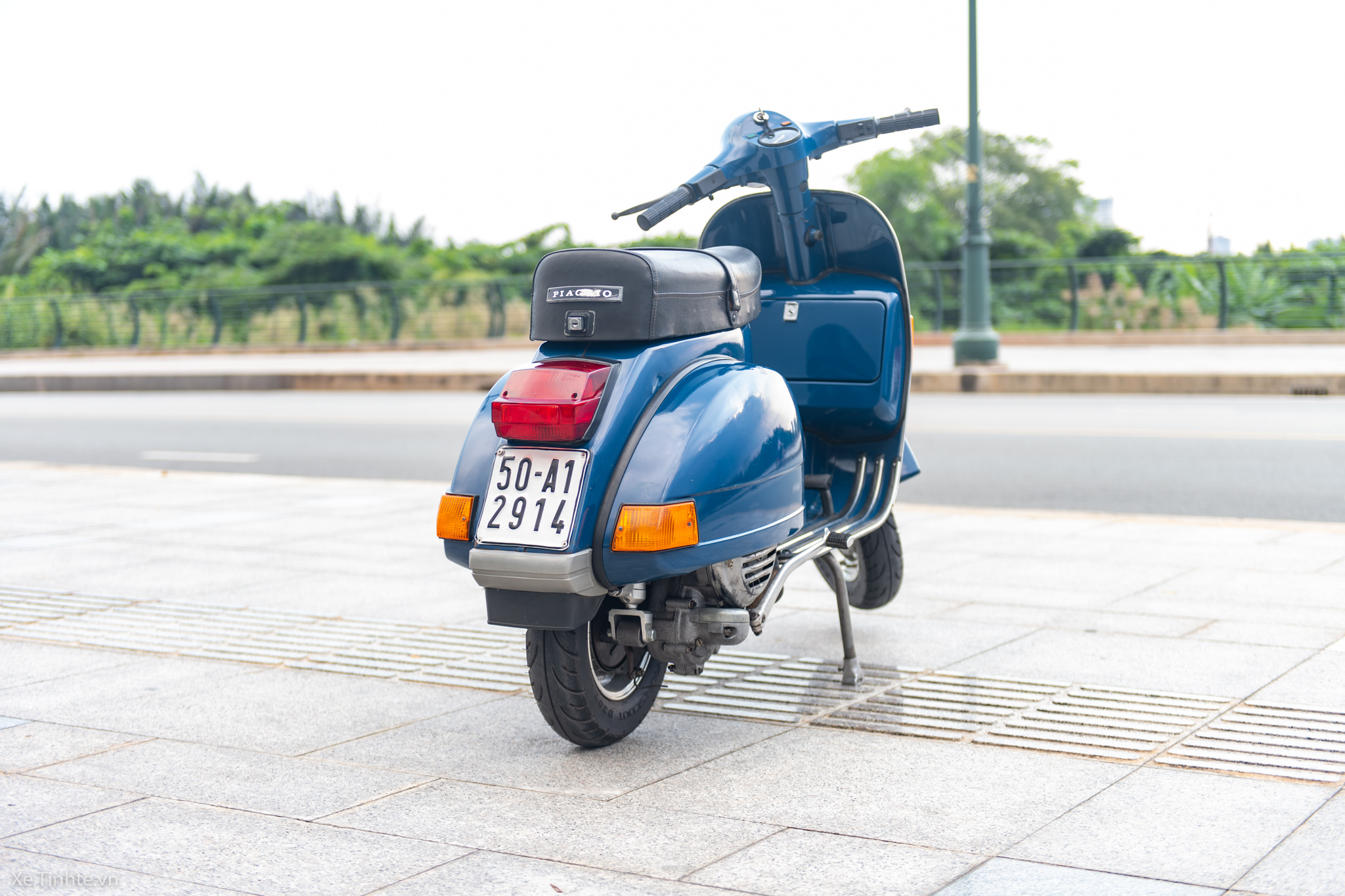 Trên_Tay_Vespa_P200E_1977-5706.jpg