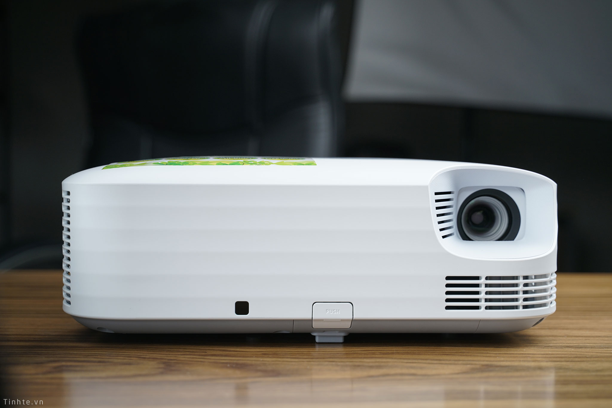 tinhte_casio_lampfree_projectors_xj_s400wn (1).jpg