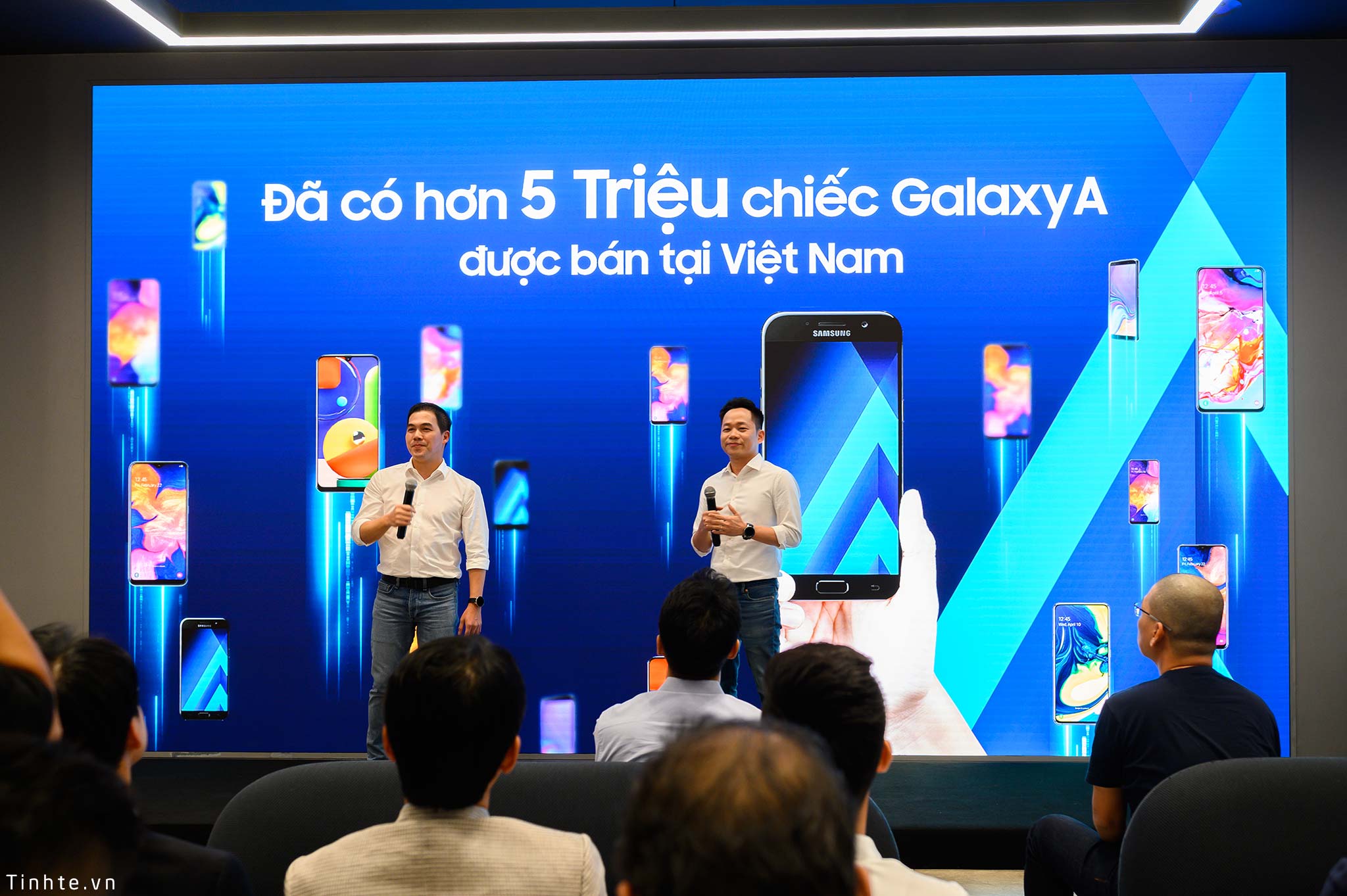 Samsung_Galaxy_A51_launching_tinhte_1.jpg