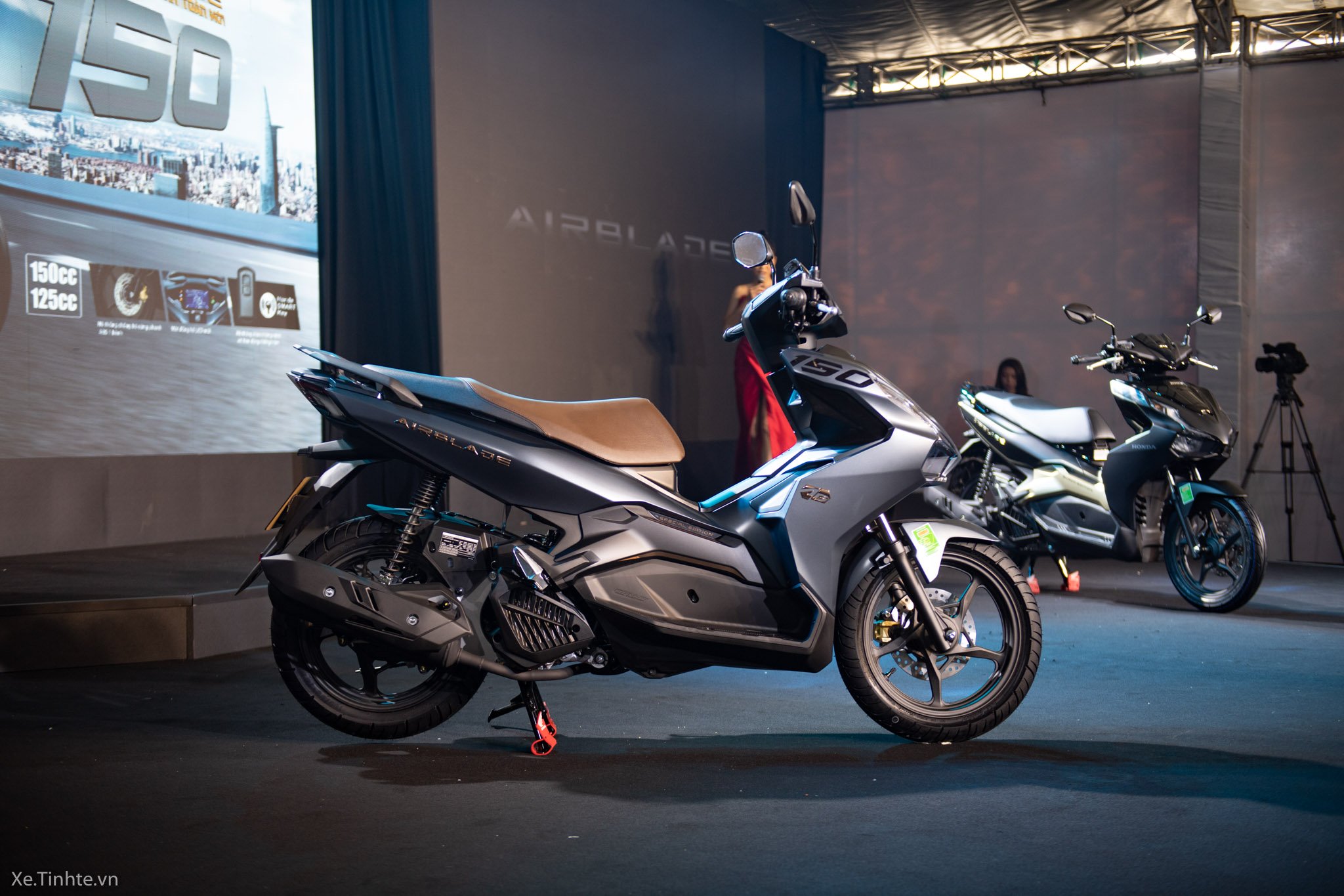 Honda_Airblade_150_vs_Honda_Vario_150_14.jpg