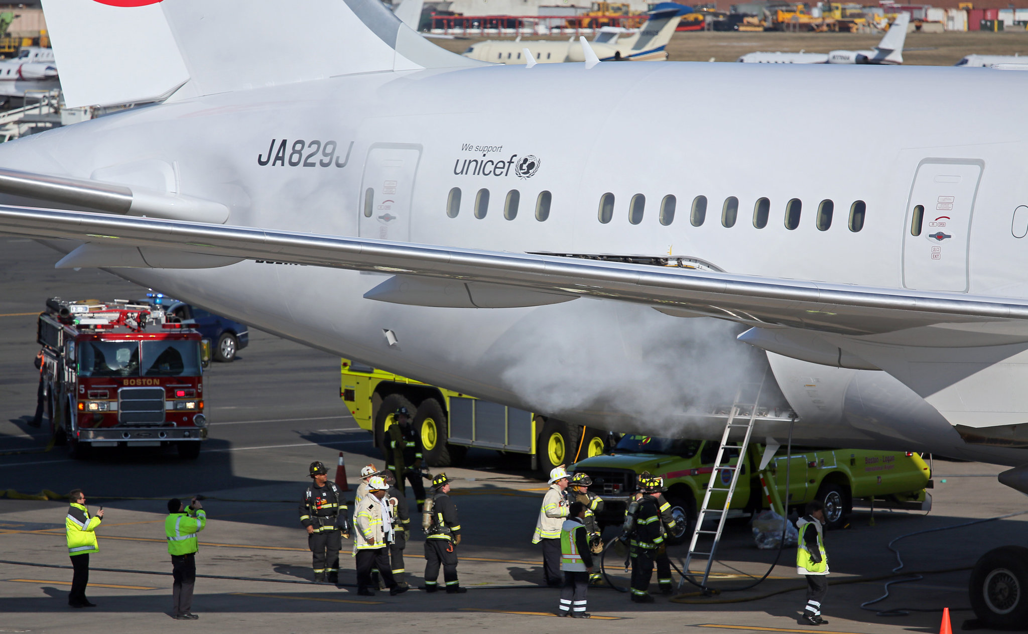 787Dreamliner_JAL_fire.jpg