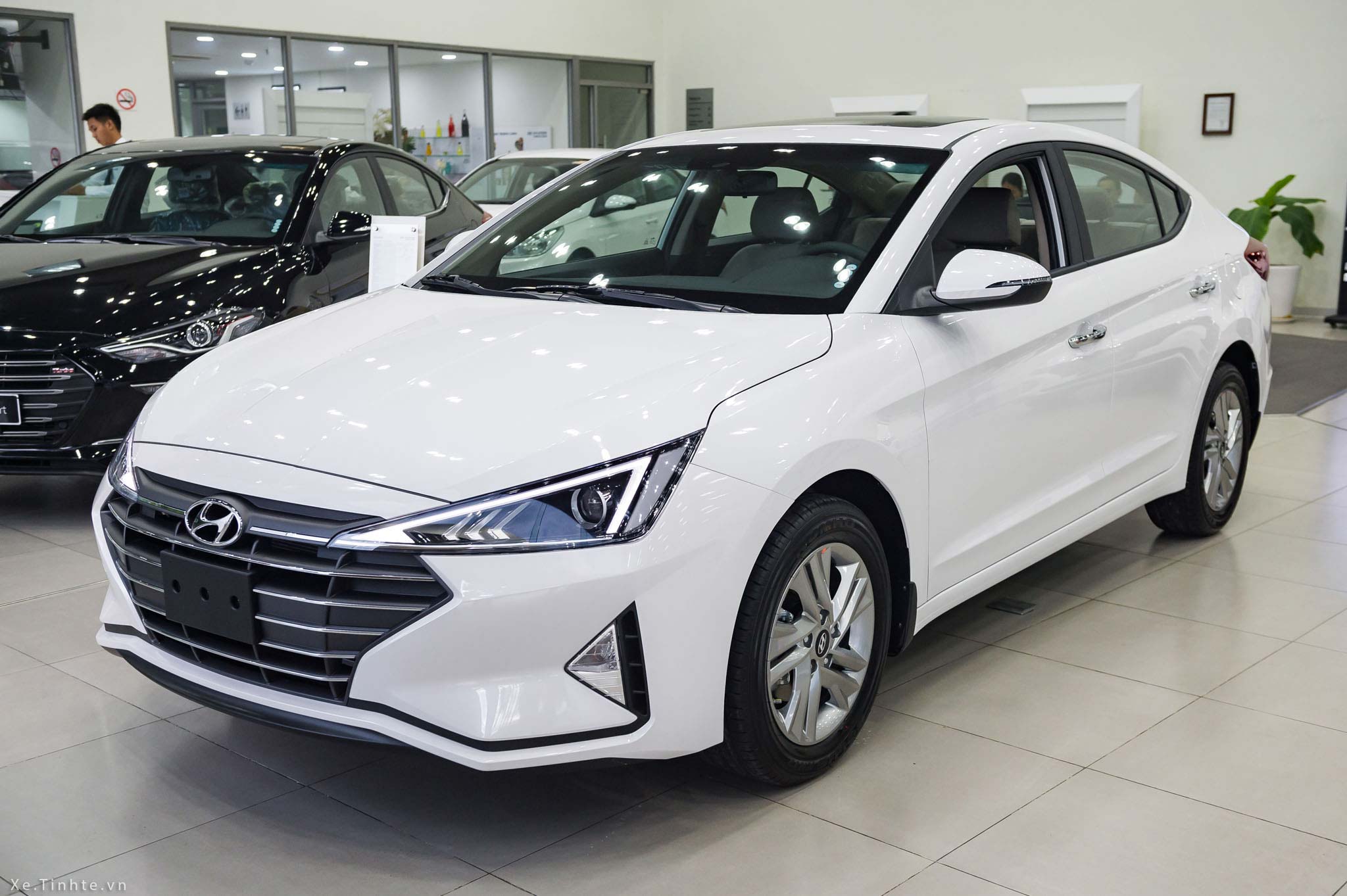 4660402_Hyundai_Elantra_1_46.jpg