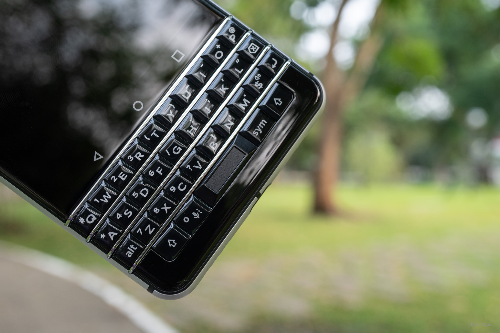 BlackBerry KEYone-10.jpg
