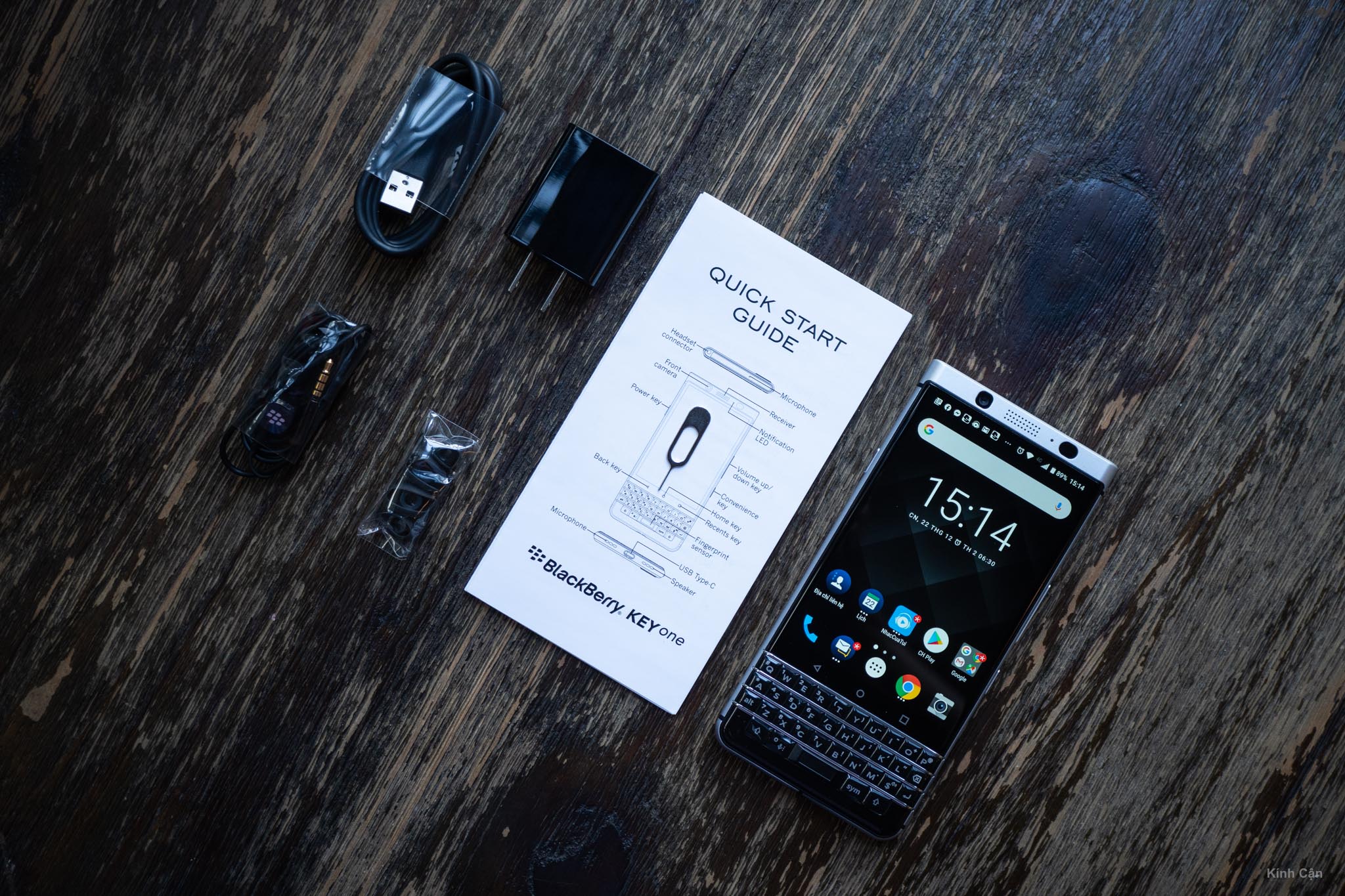 Mở hộp BlackBerry KEYone cv-10.jpg