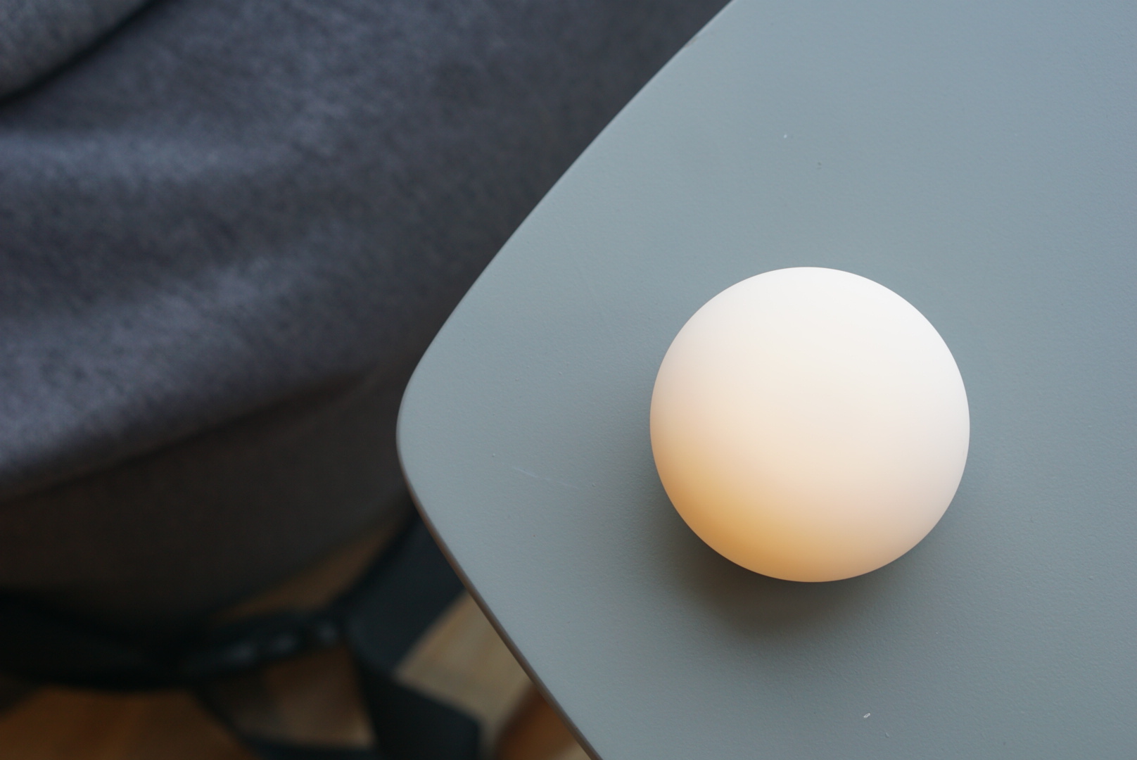 [Trên tay] Đèn Easzzz night light cảm ứng không nút, chống va đập, an