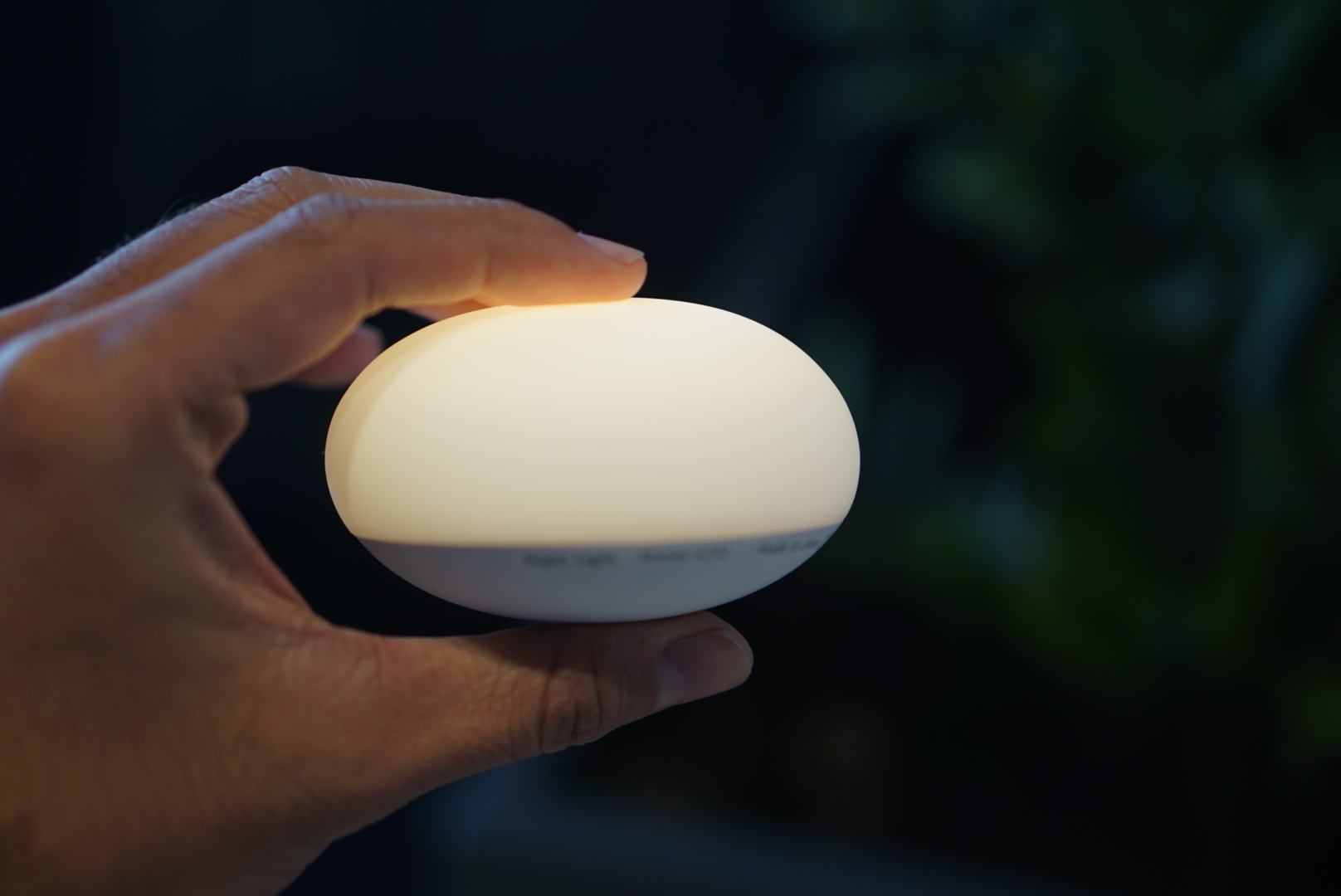 [Trên tay] Đèn Easzzz night light cảm ứng không nút, chống va đập, an