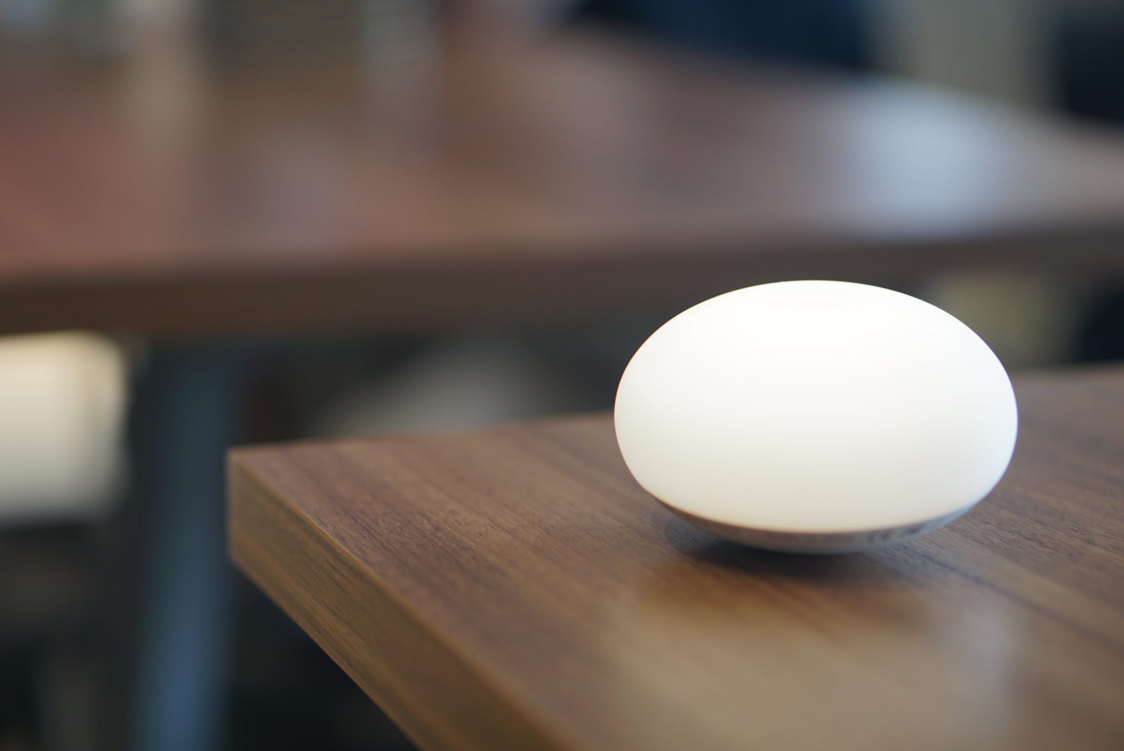 [Trên tay] Đèn Easzzz night light cảm ứng không nút, chống va đập, an