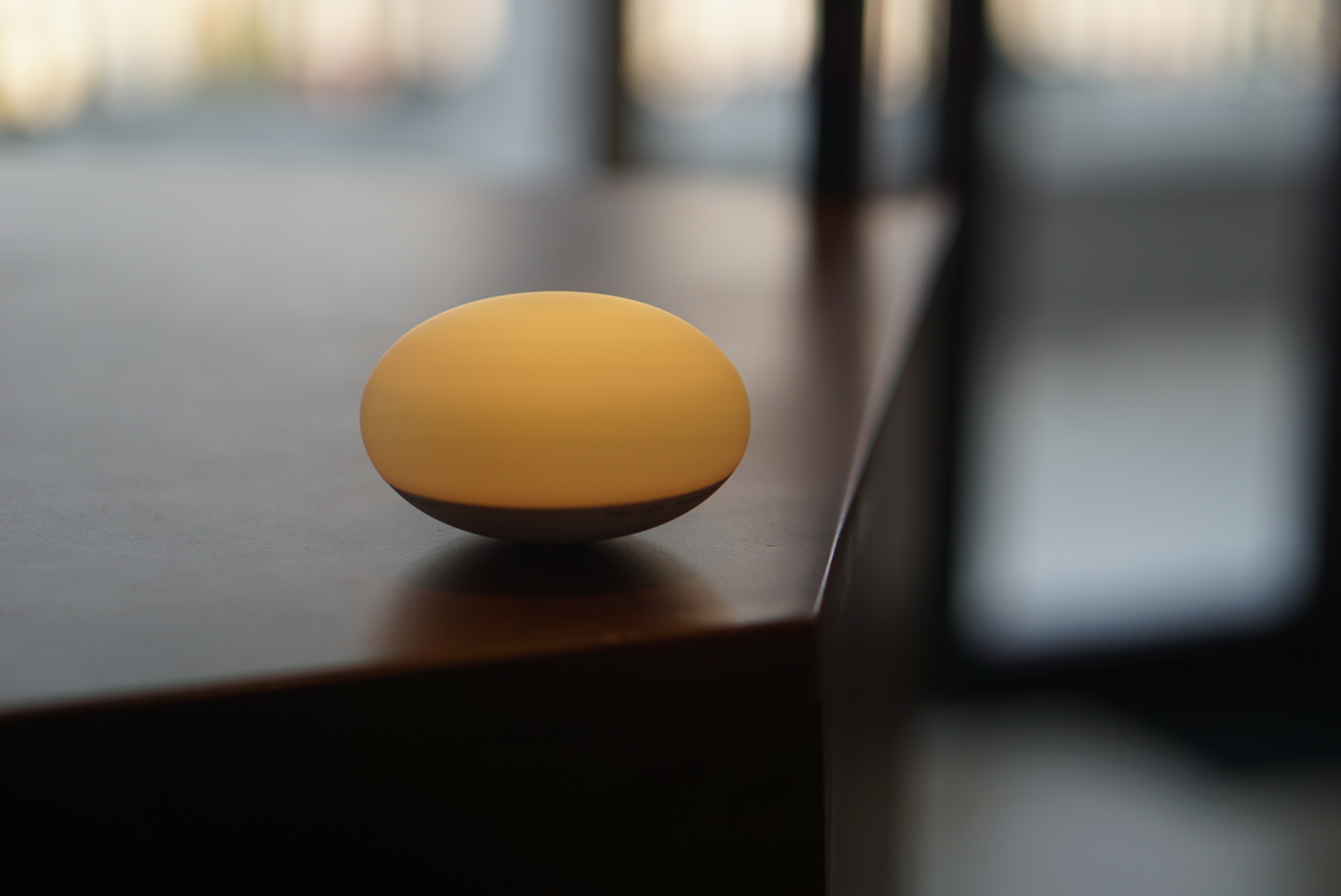 [Trên tay] Đèn Easzzz night light cảm ứng không nút, chống va đập, an