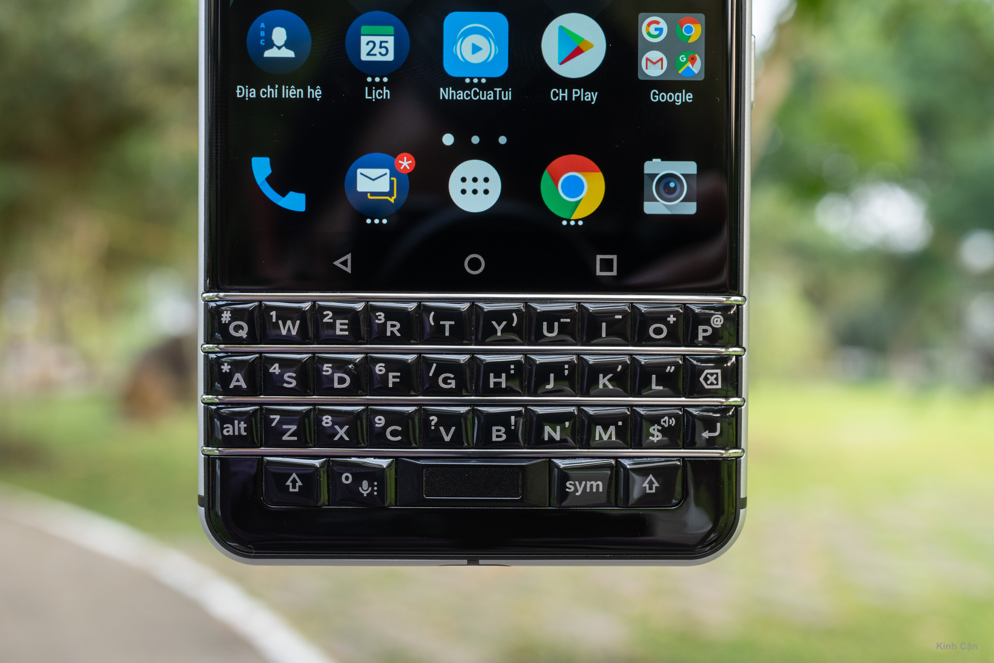 BlackBerry KEYone-11.jpg