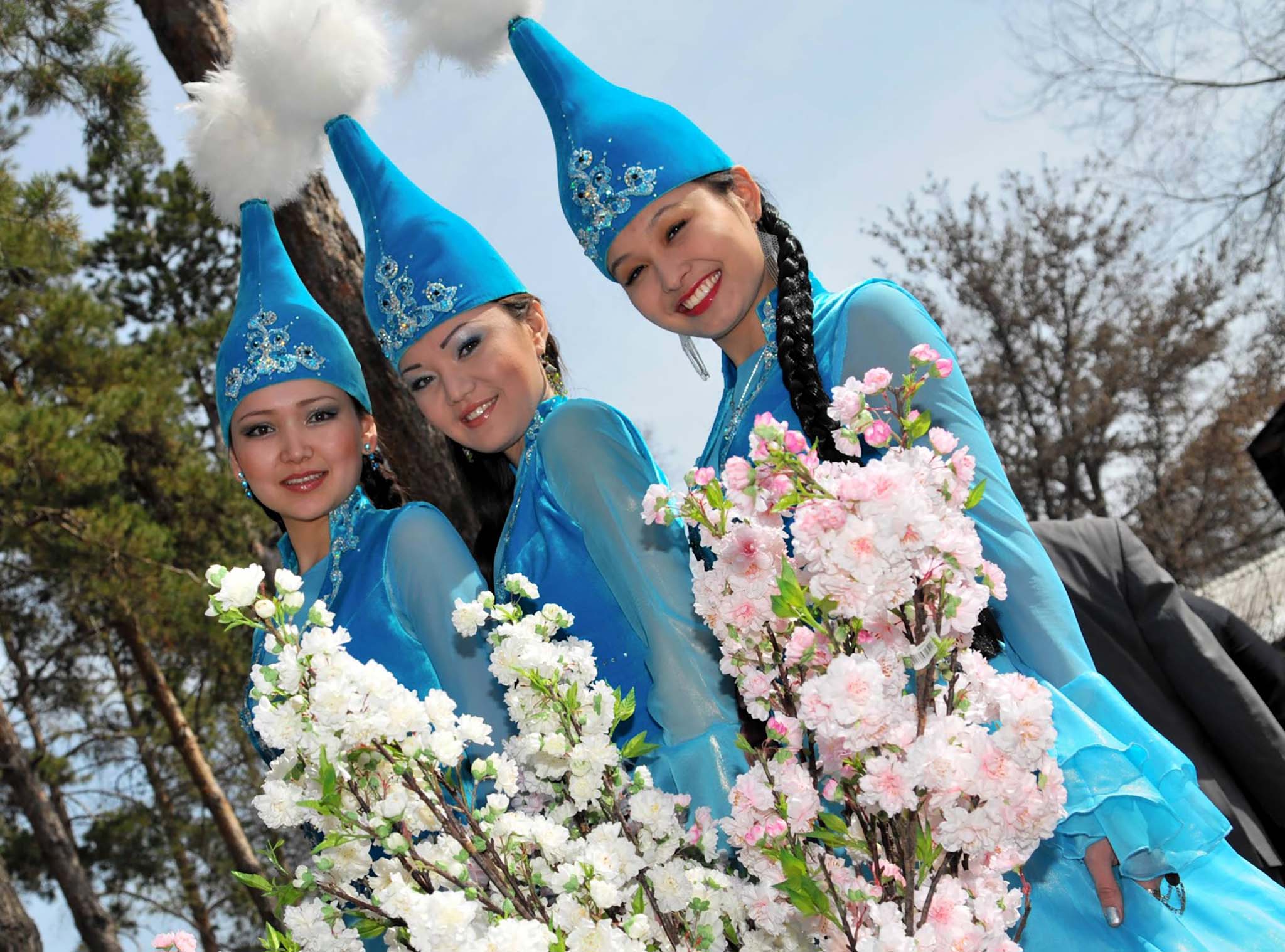 Kazakh_girls.jpg