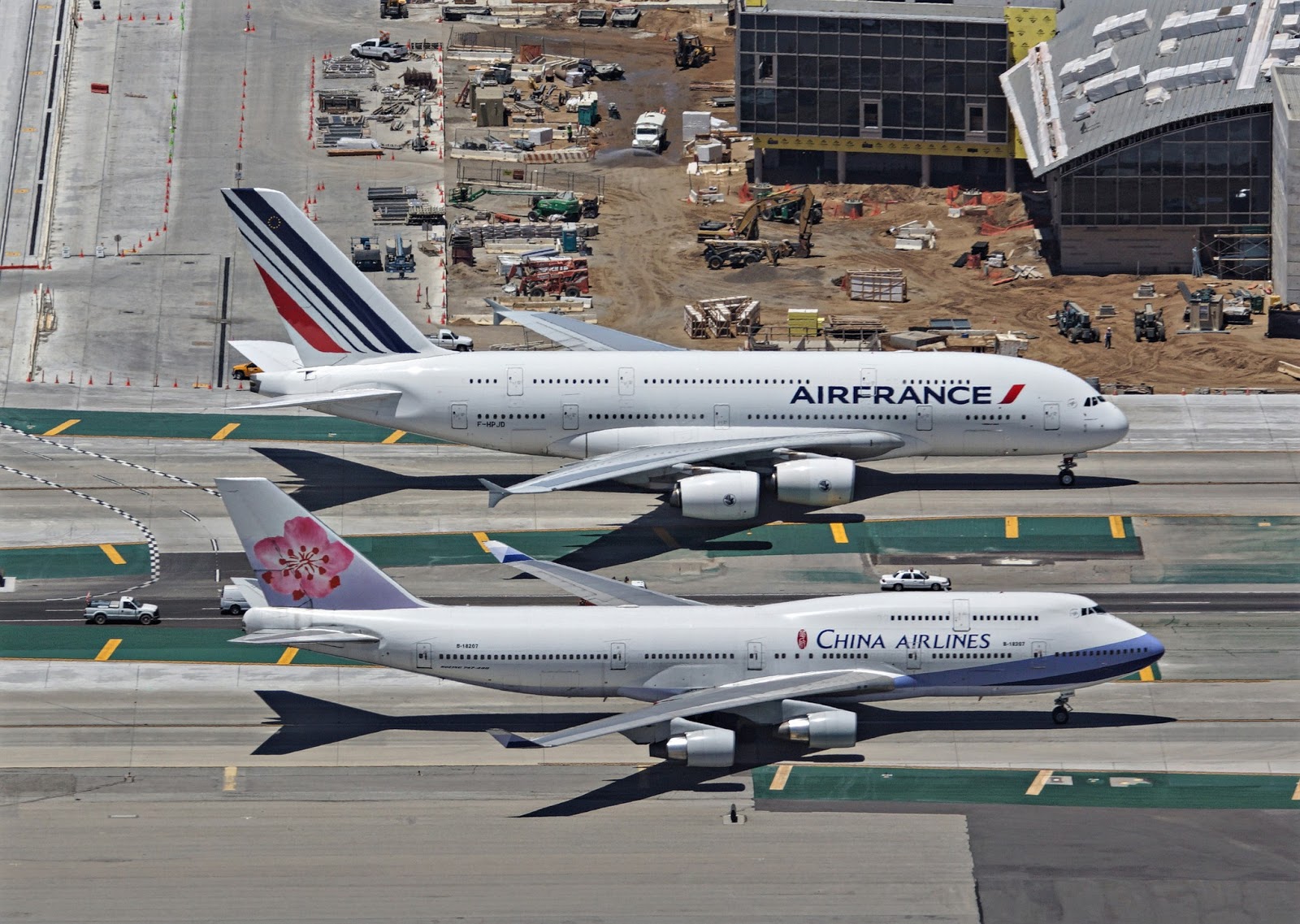 A380_vs_747.jpg