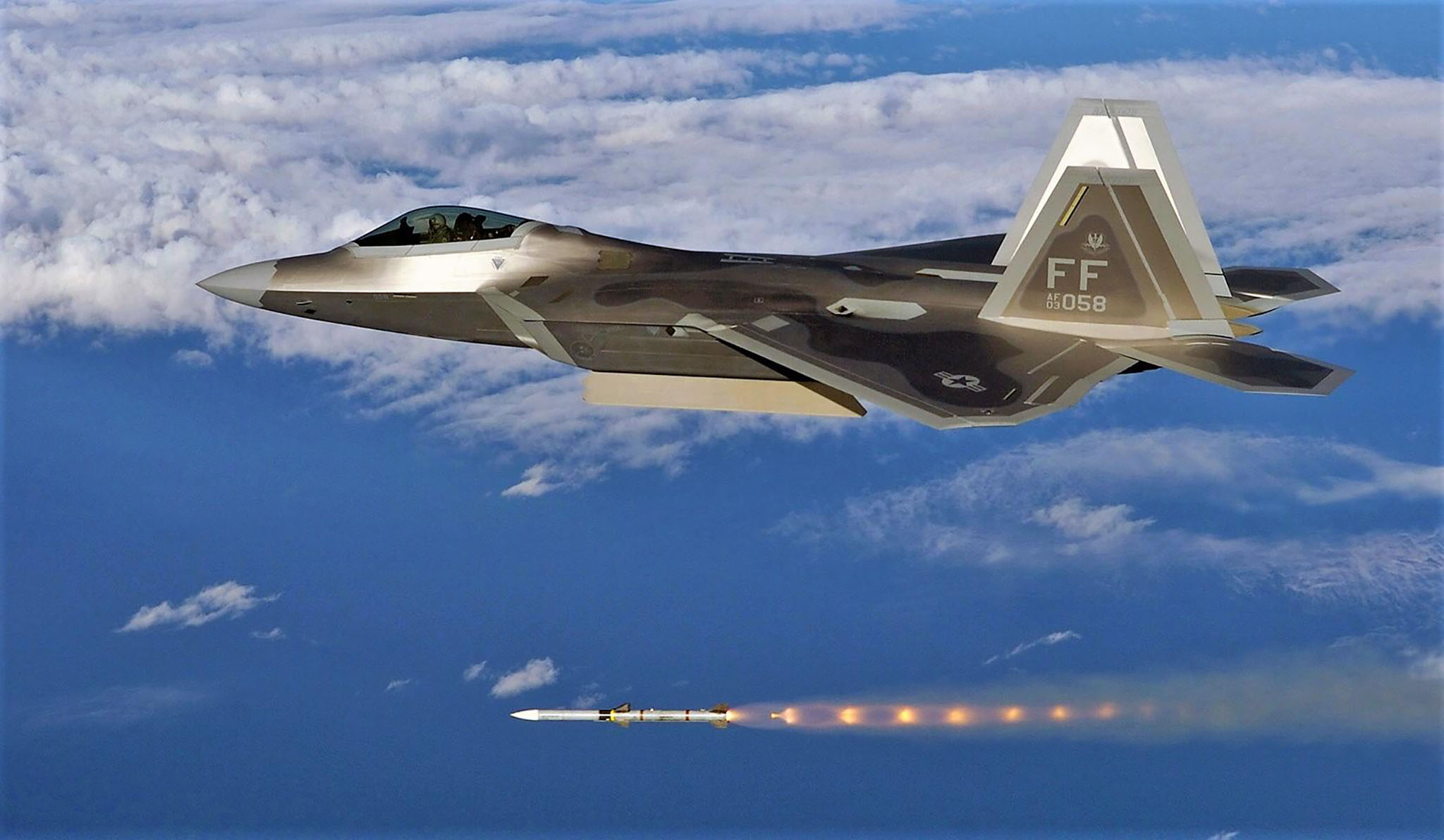 F-22_AMRAAM.jpg