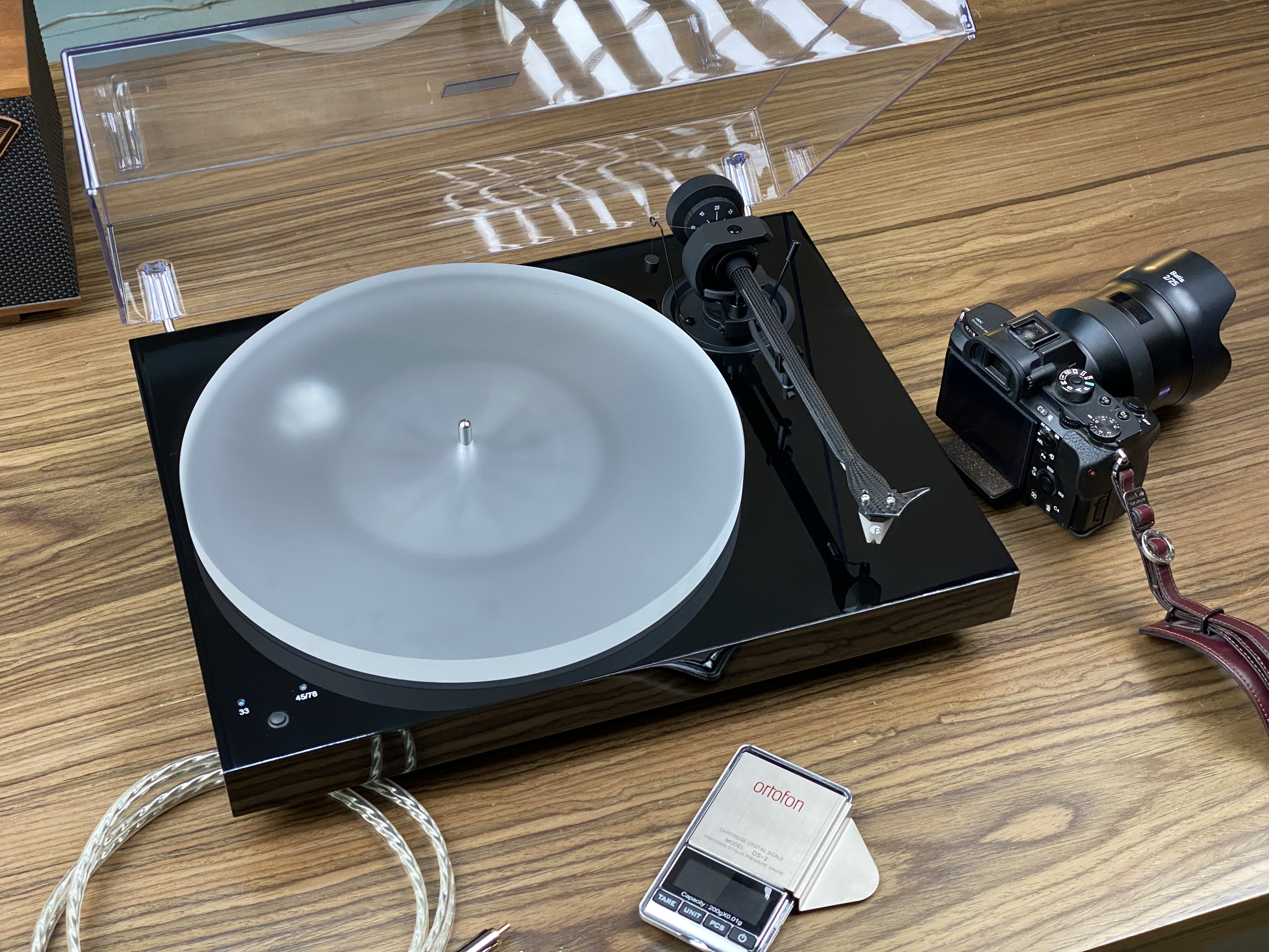 tinhte_project_x1_turntable_shot_on_iphone (1).jpg