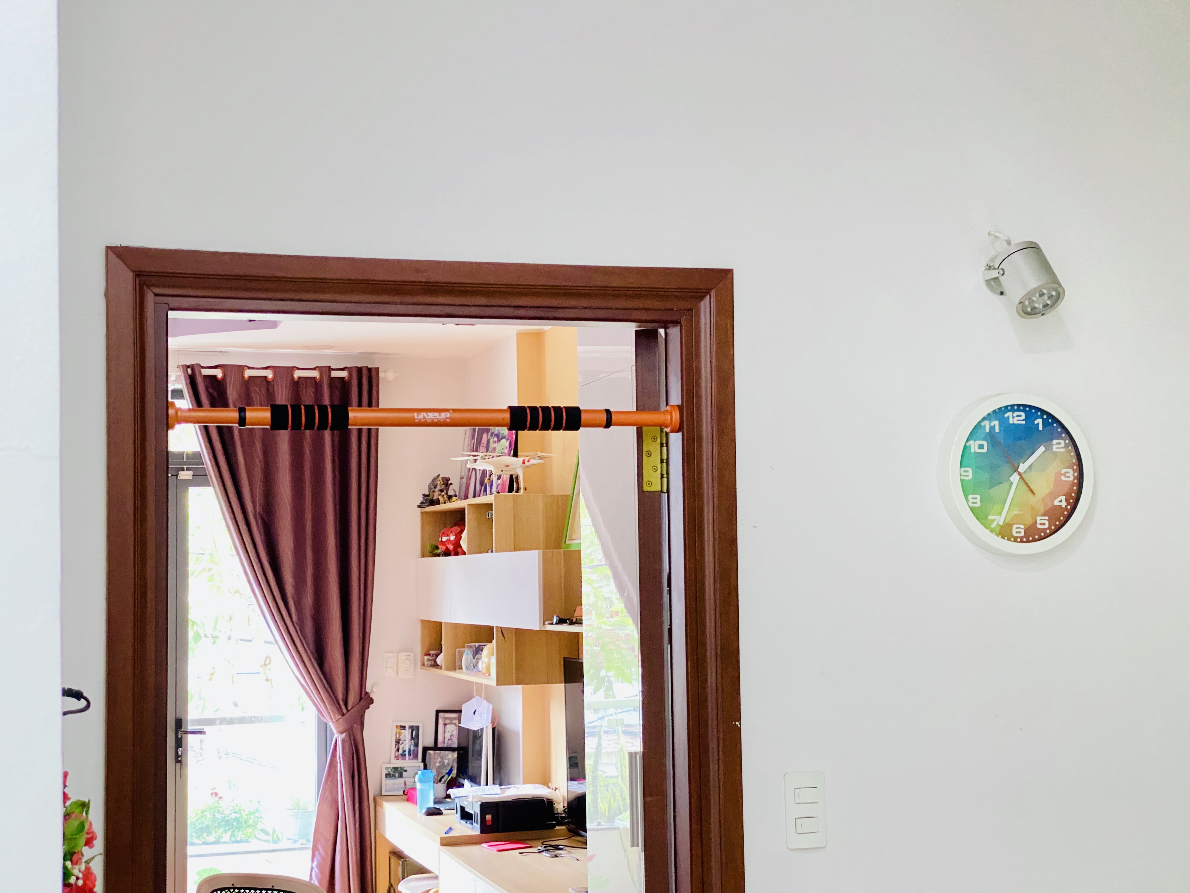 Mới mua cái xà đơn gắn cửa dùng rất tốt