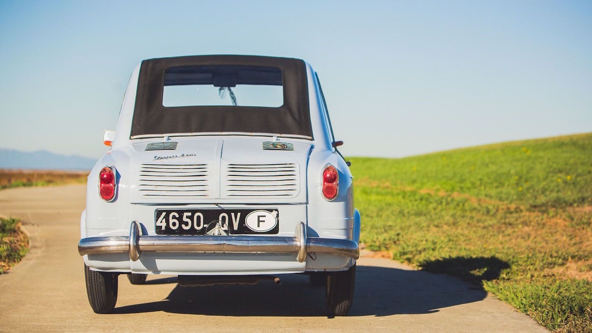 chiếc_xe_ô_tô_vespa_đầu_tiên_duy_nhất1959-vespa-400-microcar-ebay-11.jpg