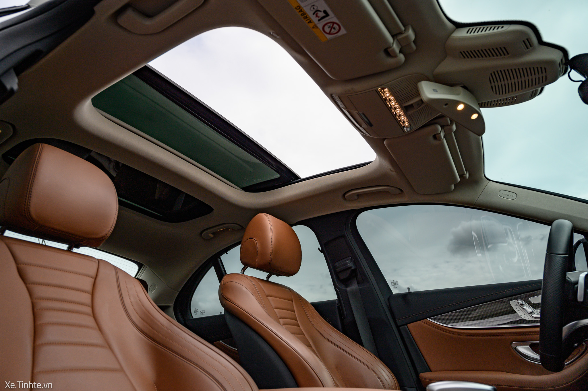 Bạn có thích cửa sổ trời trên xe ô tô không, dùng thế nào mới hợp lý?