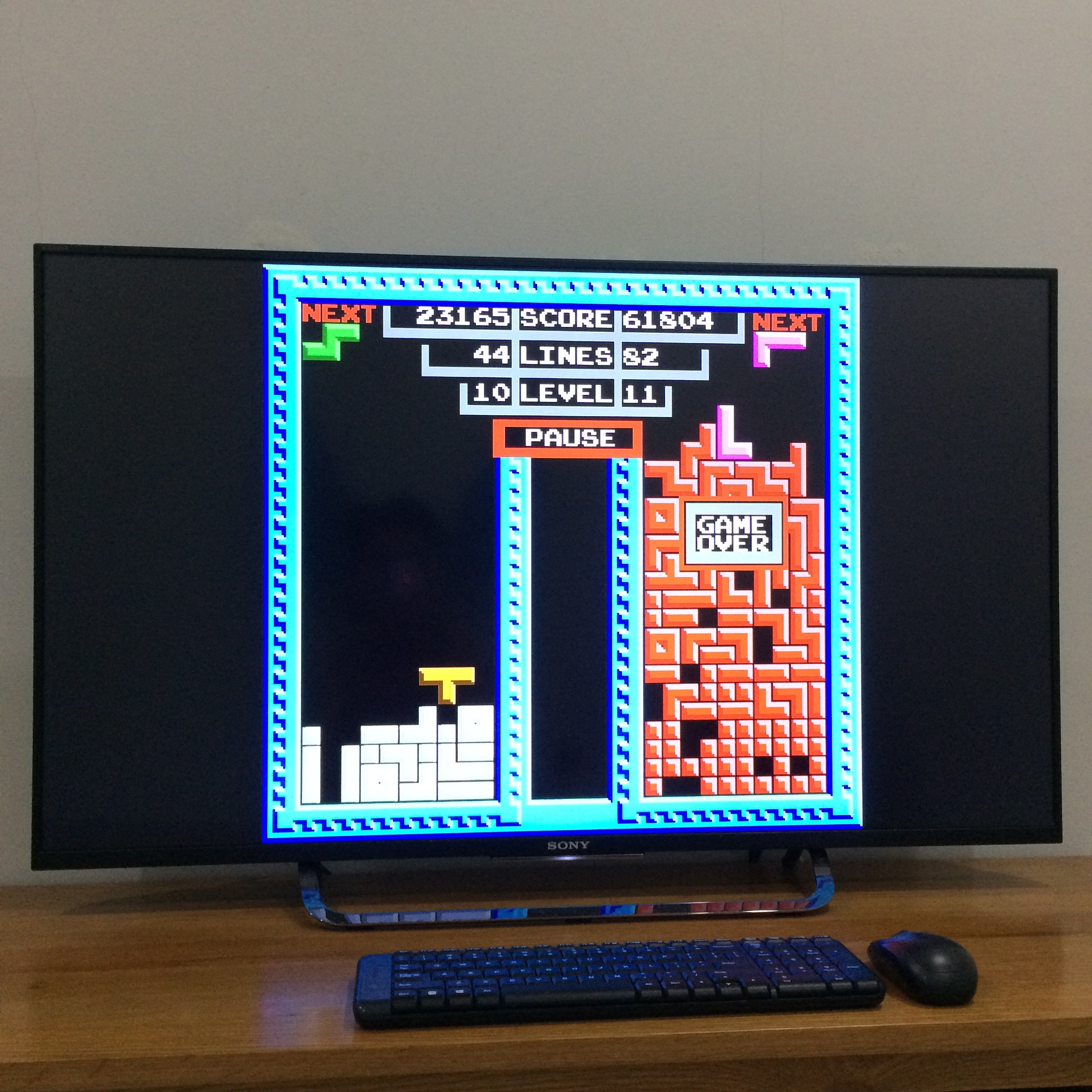 NES: Với bức ảnh liên quan đến NES, bạn sẽ được trở về tuổi thơ với những trò chơi huyền thoại của thế hệ 8x - 9x. Hãy khám phá lại những kỷ niệm đáng nhớ và trải nghiệm lòng say mê, nhiệt huyết của các game thủ thời xưa.