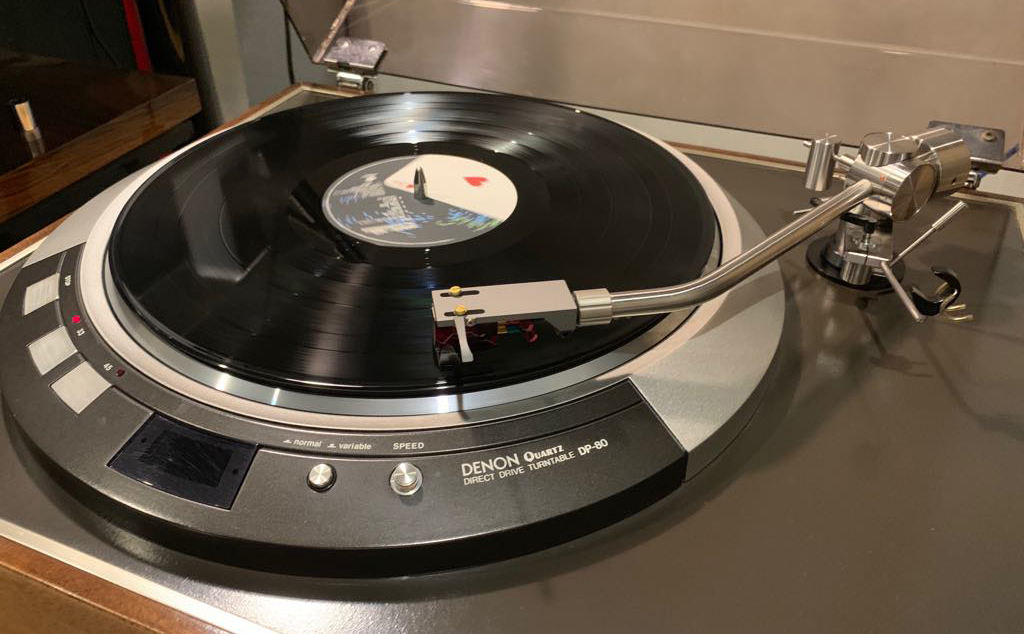 tinhte-turntable-vinyl_denon_dp_80_fidelity_research_fr64s.jpg